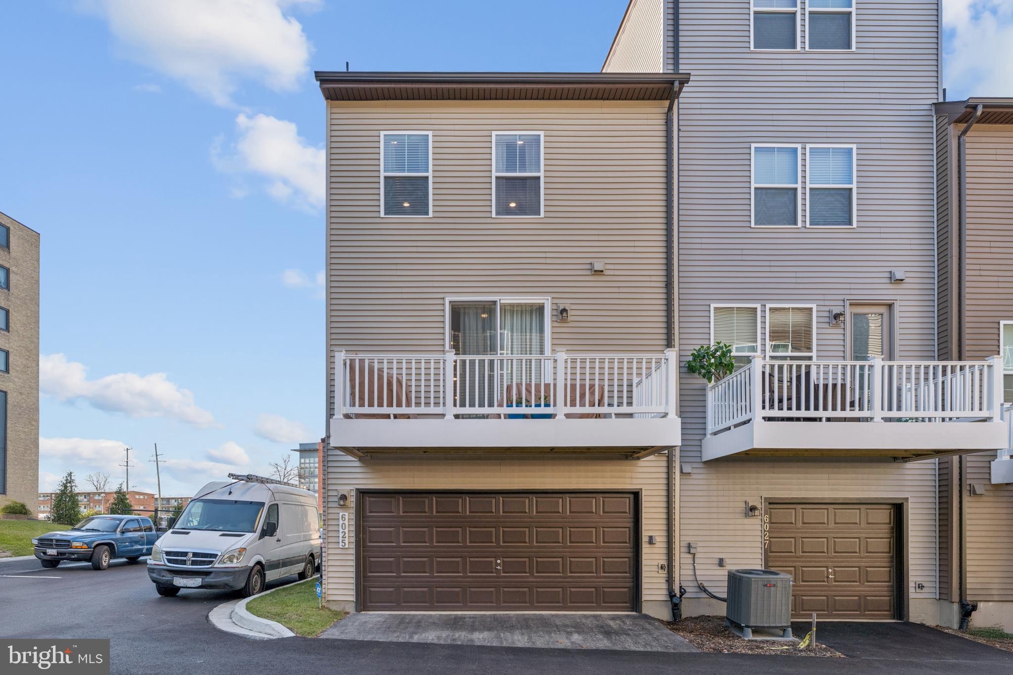 GATEWAY WEST - Residential