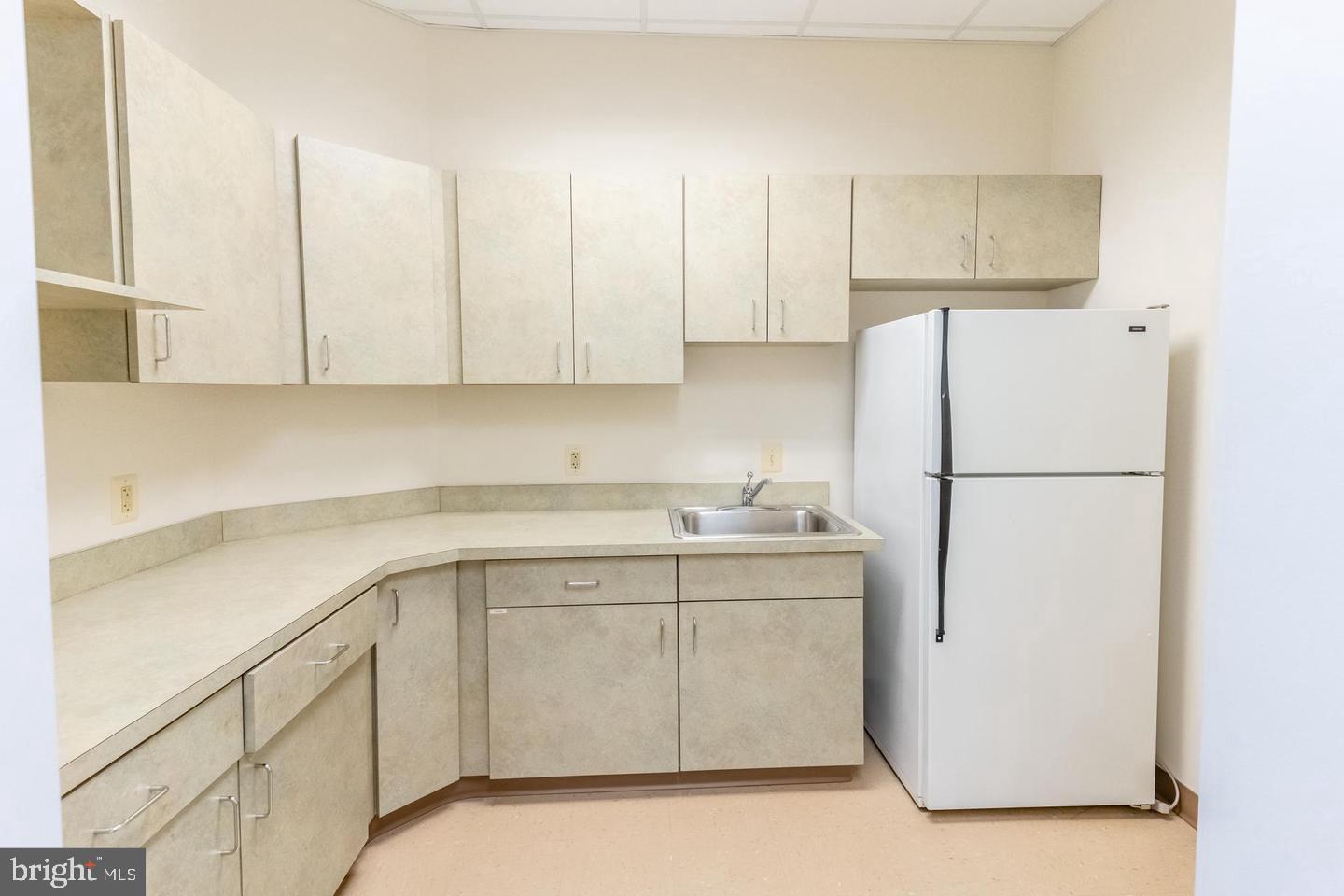 LANSDOWNE OFFICE PARK - Commercial Lease