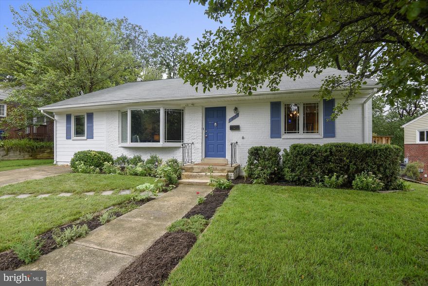 Front to back split level creates an open space with vaulted ceiling. Cameo Kitchens in 2014, large island, lots of storage and counter space. Stainless Appliances. Three bedrooms upstairs. Master w/walk-in closet and ensuite. Two more bedrooms share a Jack and Jill bath. Large Rec room with wood burning fireplace, half bath, bedroom. Back door to screened in porch and deck. Flat yard. New roof.