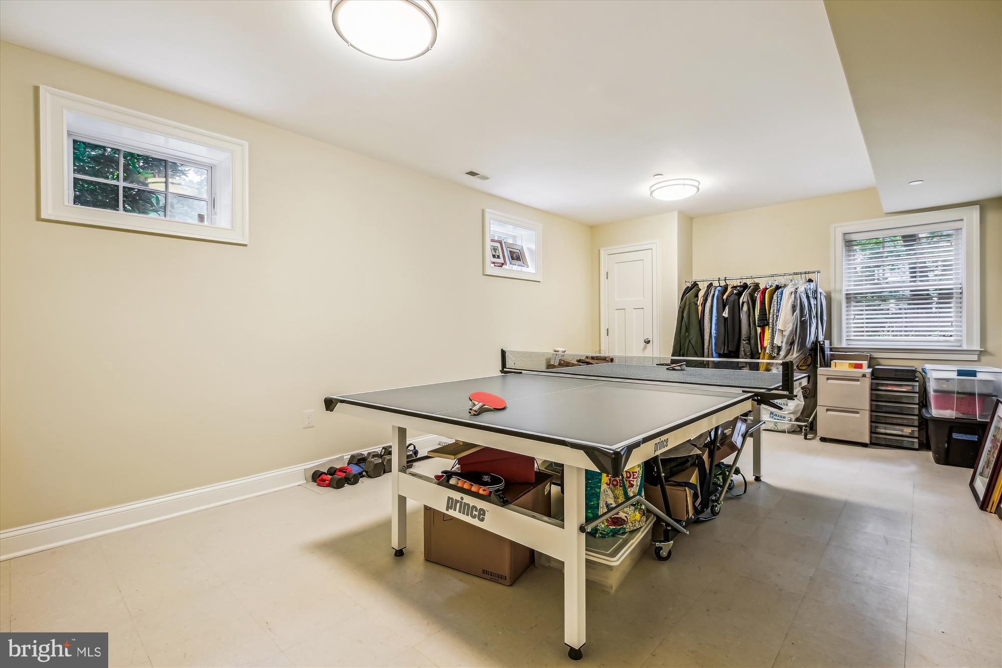 LUXMANOR - Residential Lease