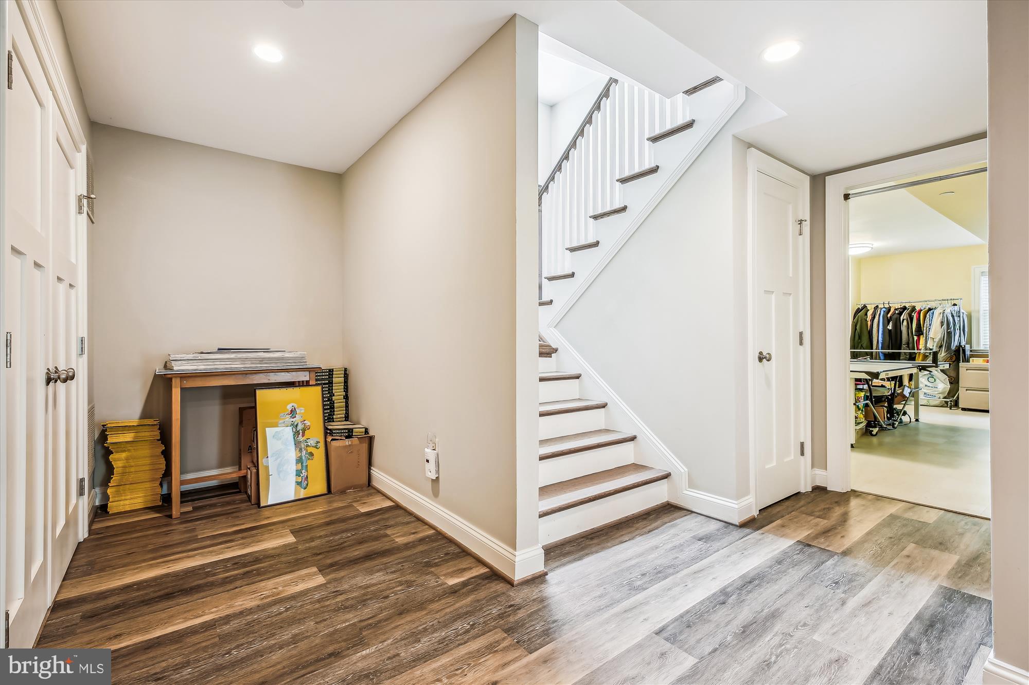 LUXMANOR - Residential Lease