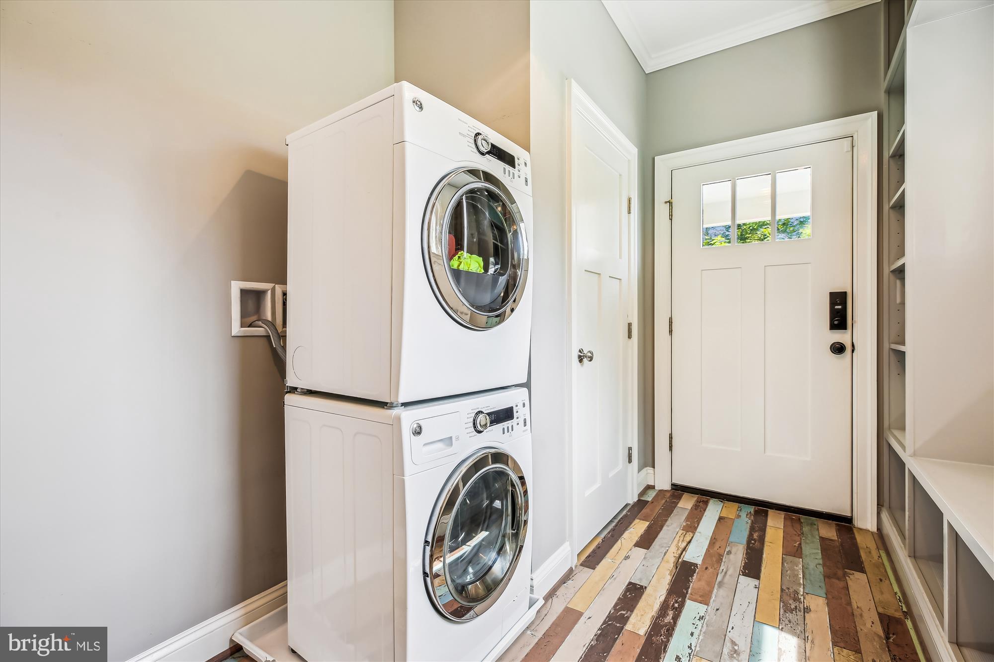 LUXMANOR - Residential Lease