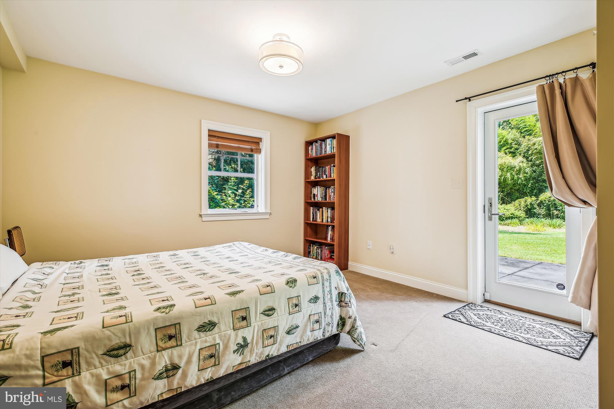 LUXMANOR - Residential Lease