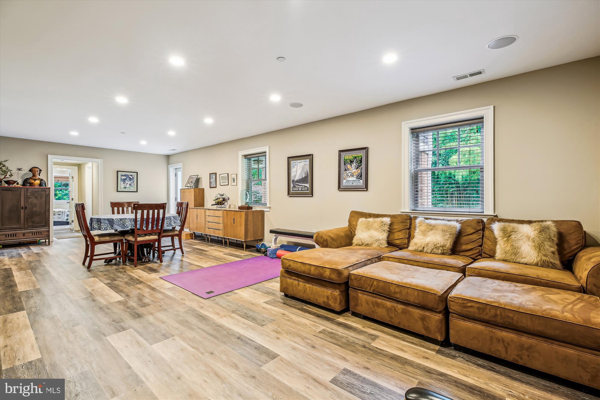 LUXMANOR - Residential Lease