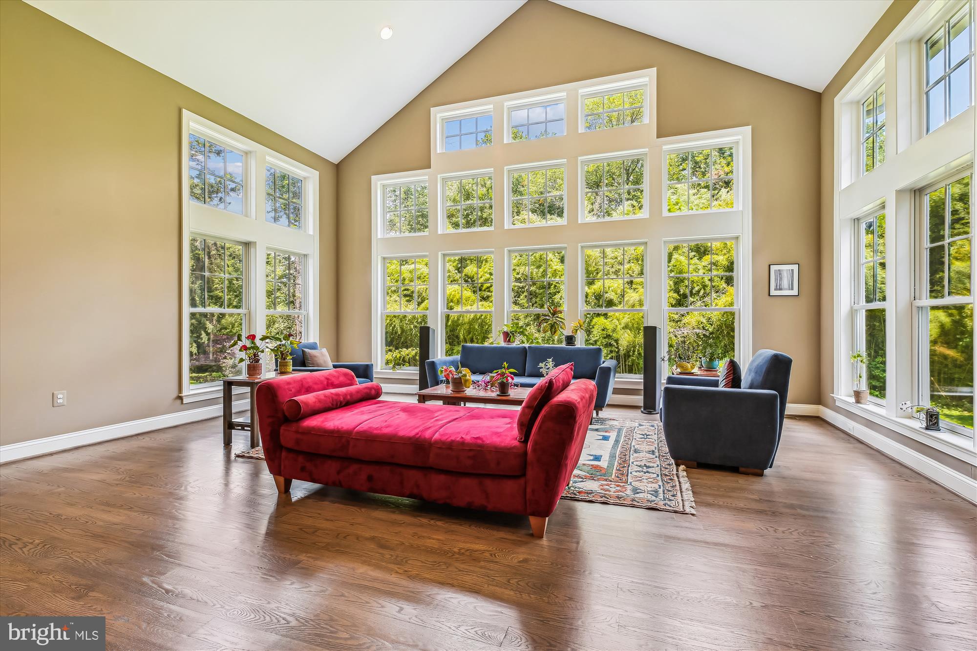 LUXMANOR - Residential Lease