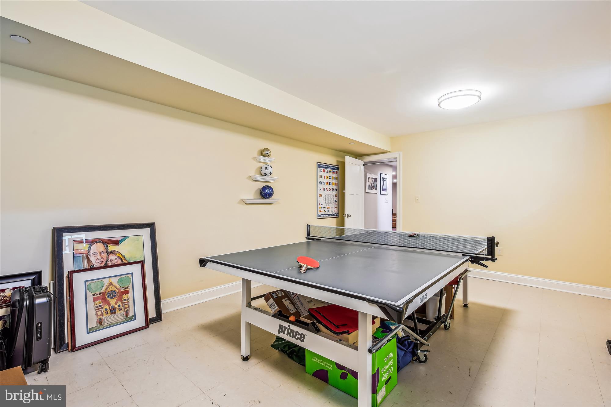 LUXMANOR - Residential Lease