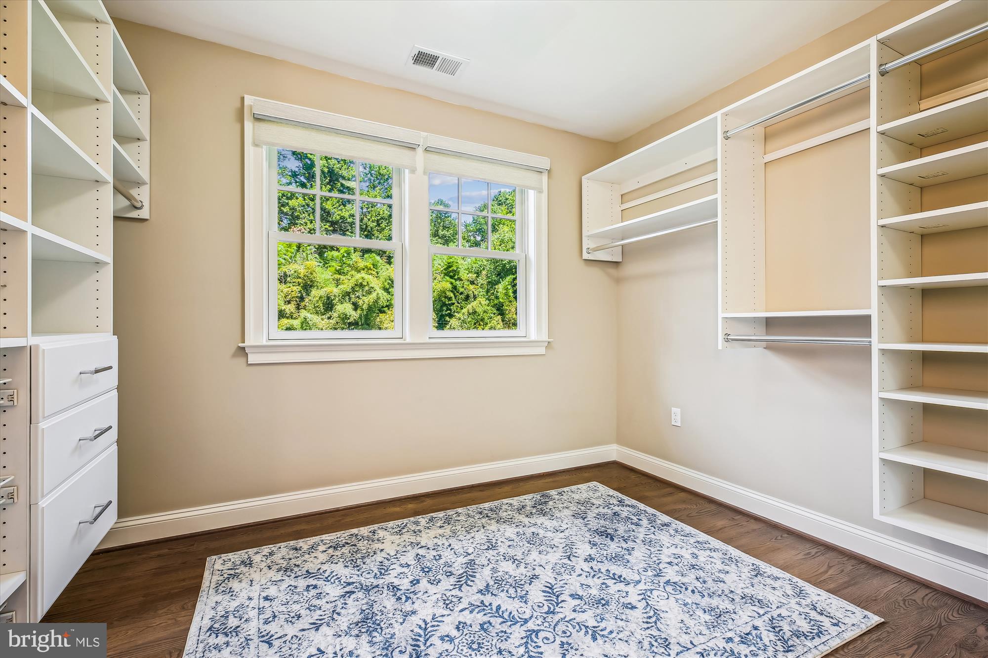 LUXMANOR - Residential Lease