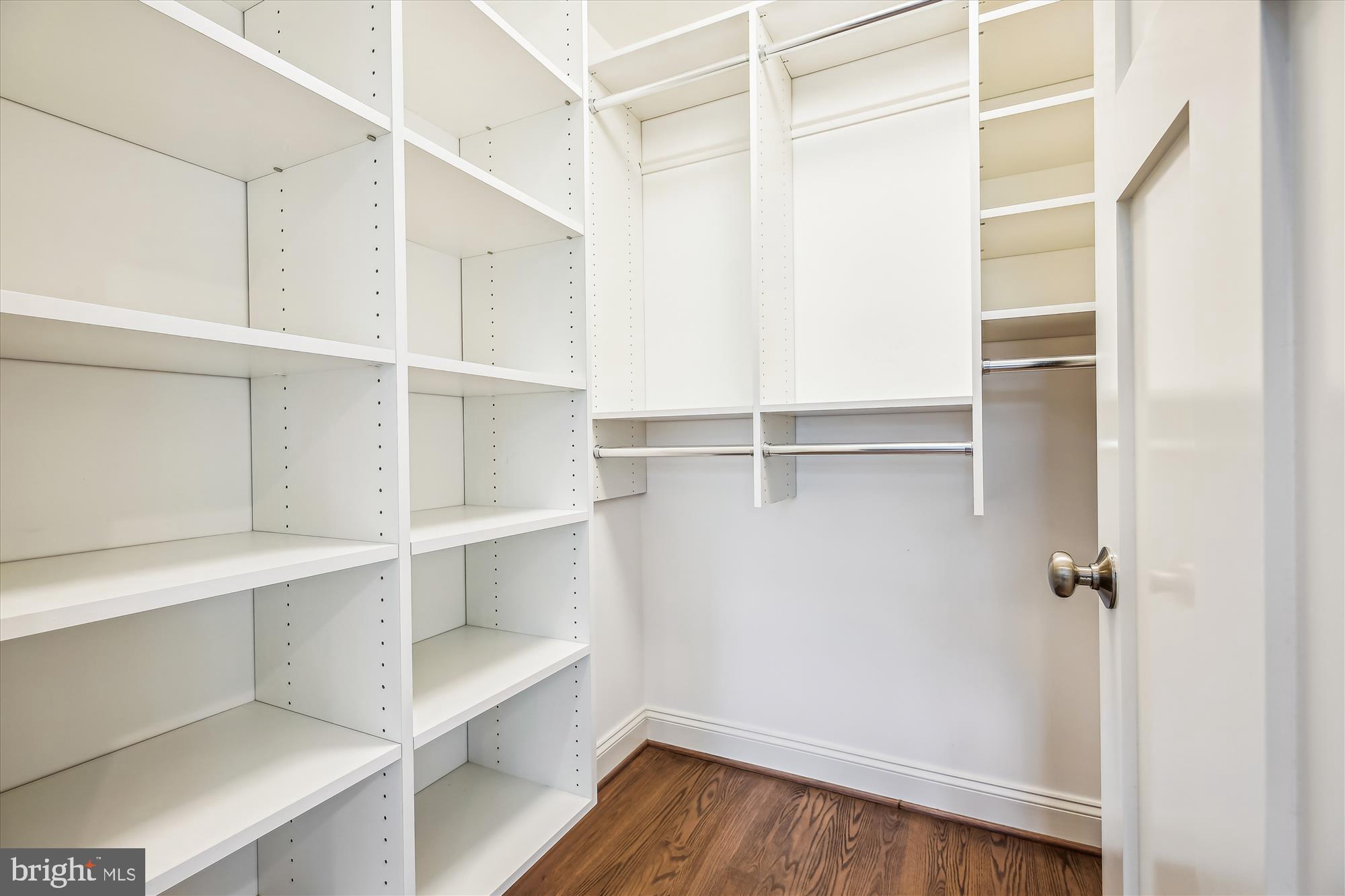 LUXMANOR - Residential Lease