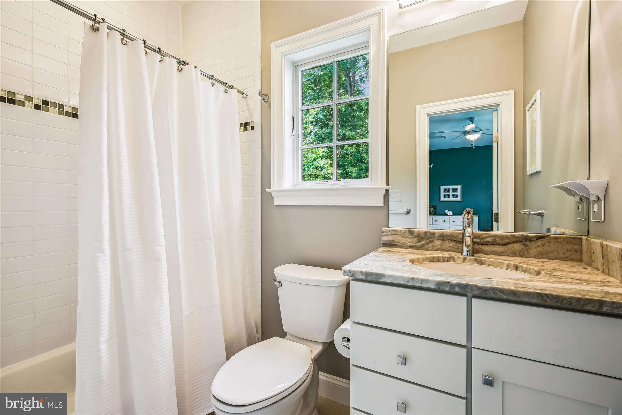 LUXMANOR - Residential Lease