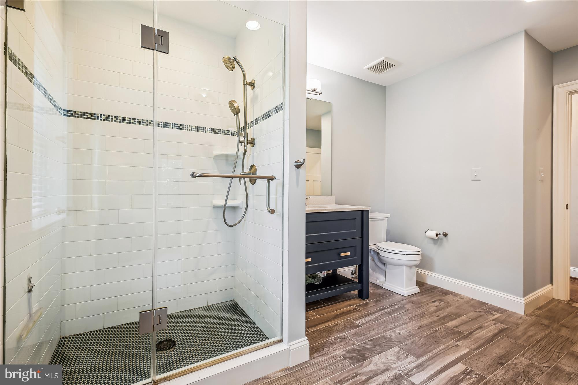 LUXMANOR - Residential Lease