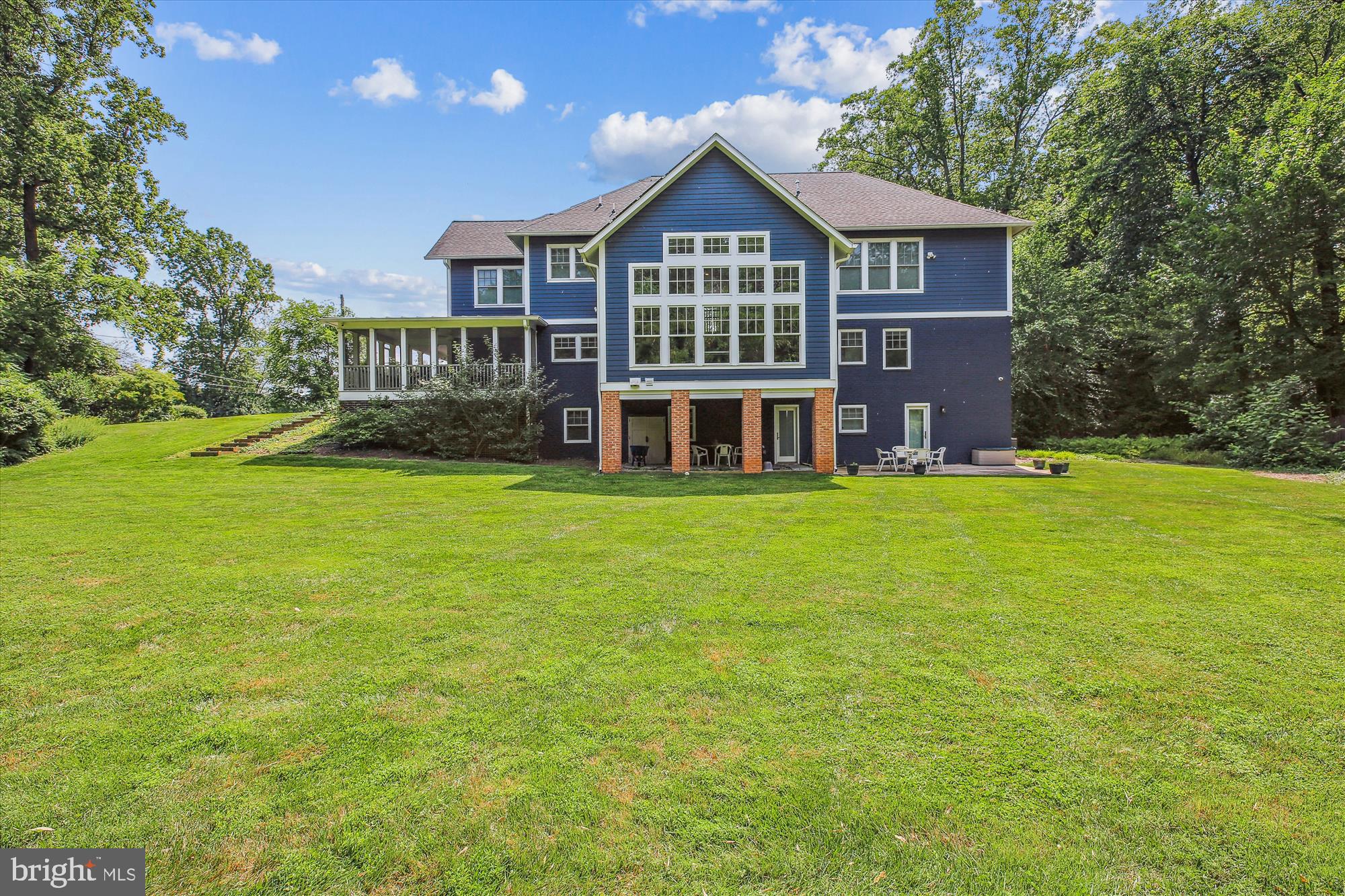 LUXMANOR - Residential Lease