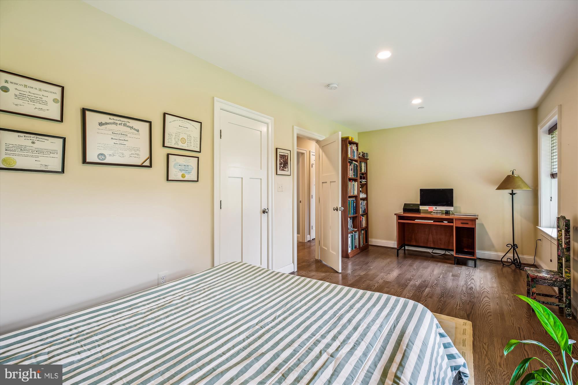 LUXMANOR - Residential Lease