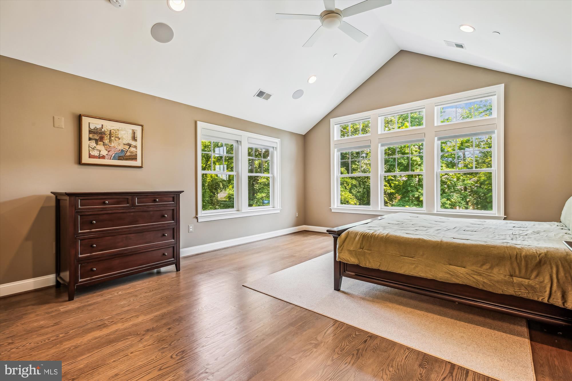 LUXMANOR - Residential Lease