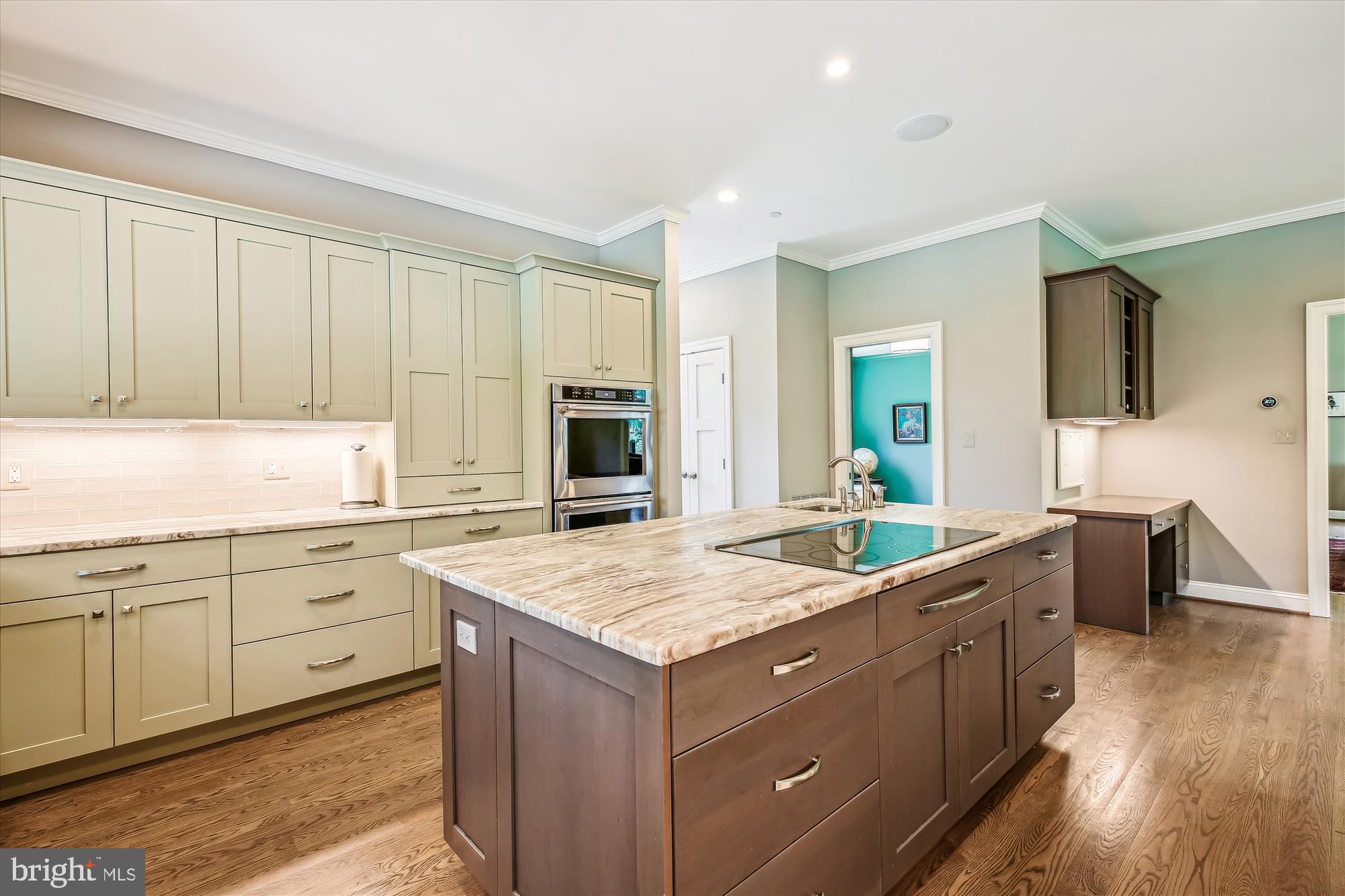 LUXMANOR - Residential Lease