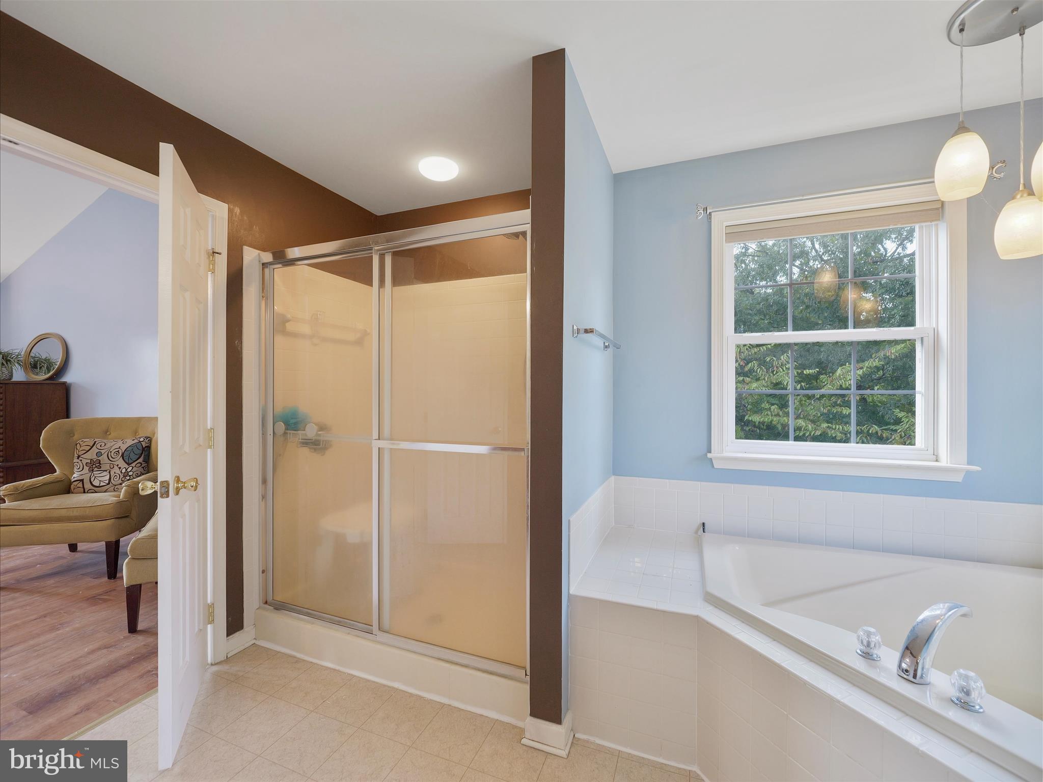 RIVER HILLS - Residential