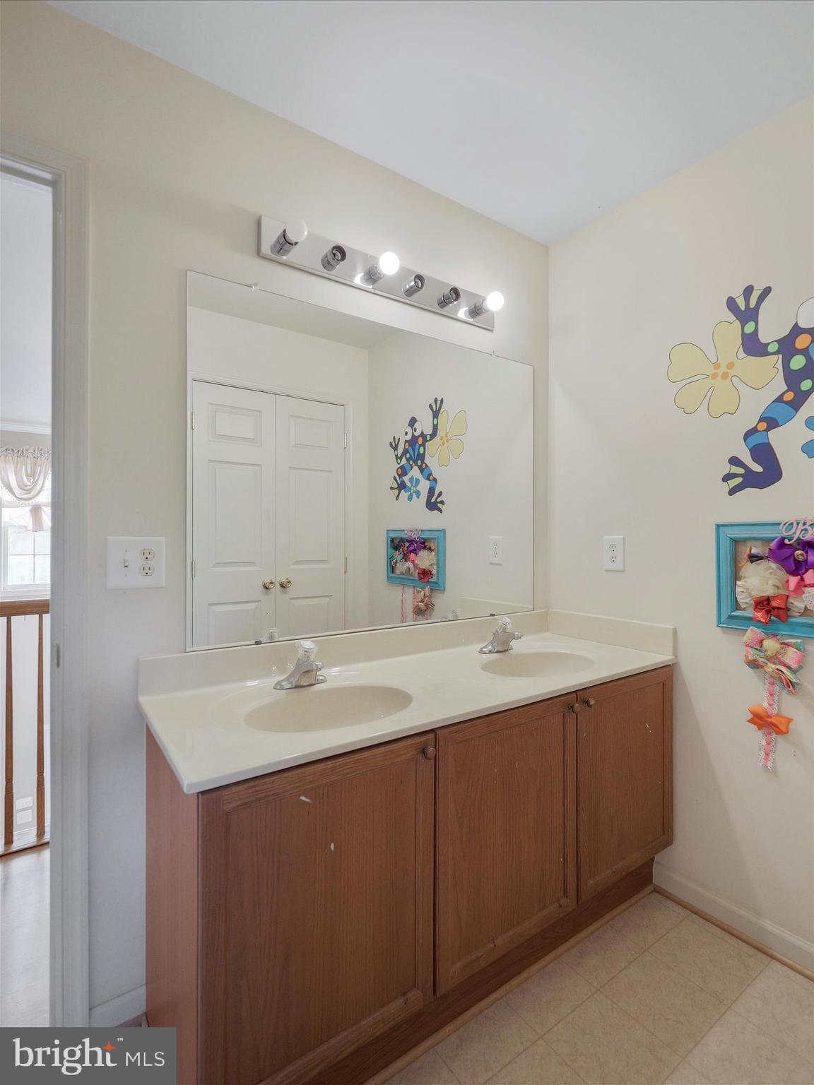 RIVER HILLS - Residential