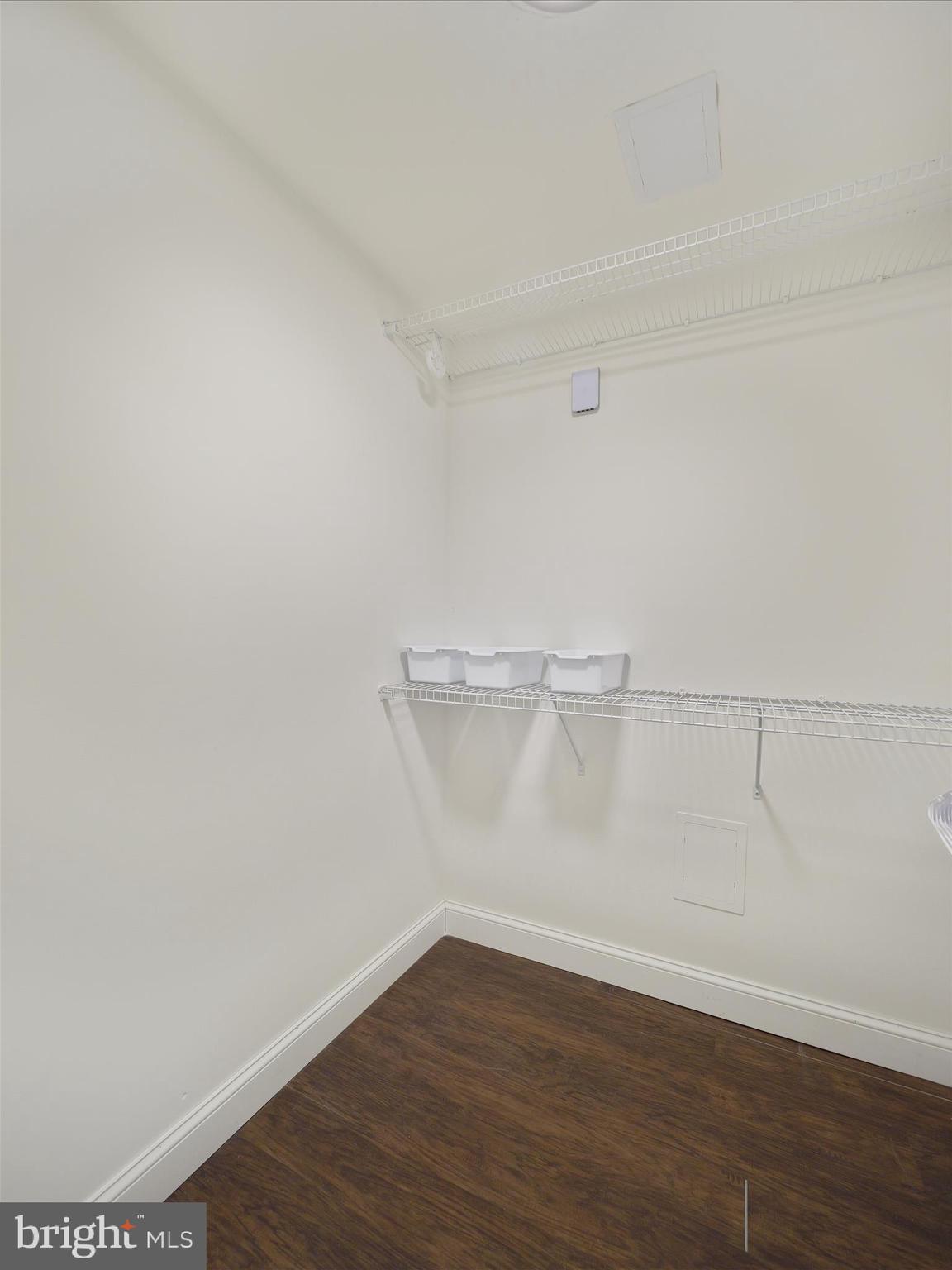 RIVER HILLS - Residential