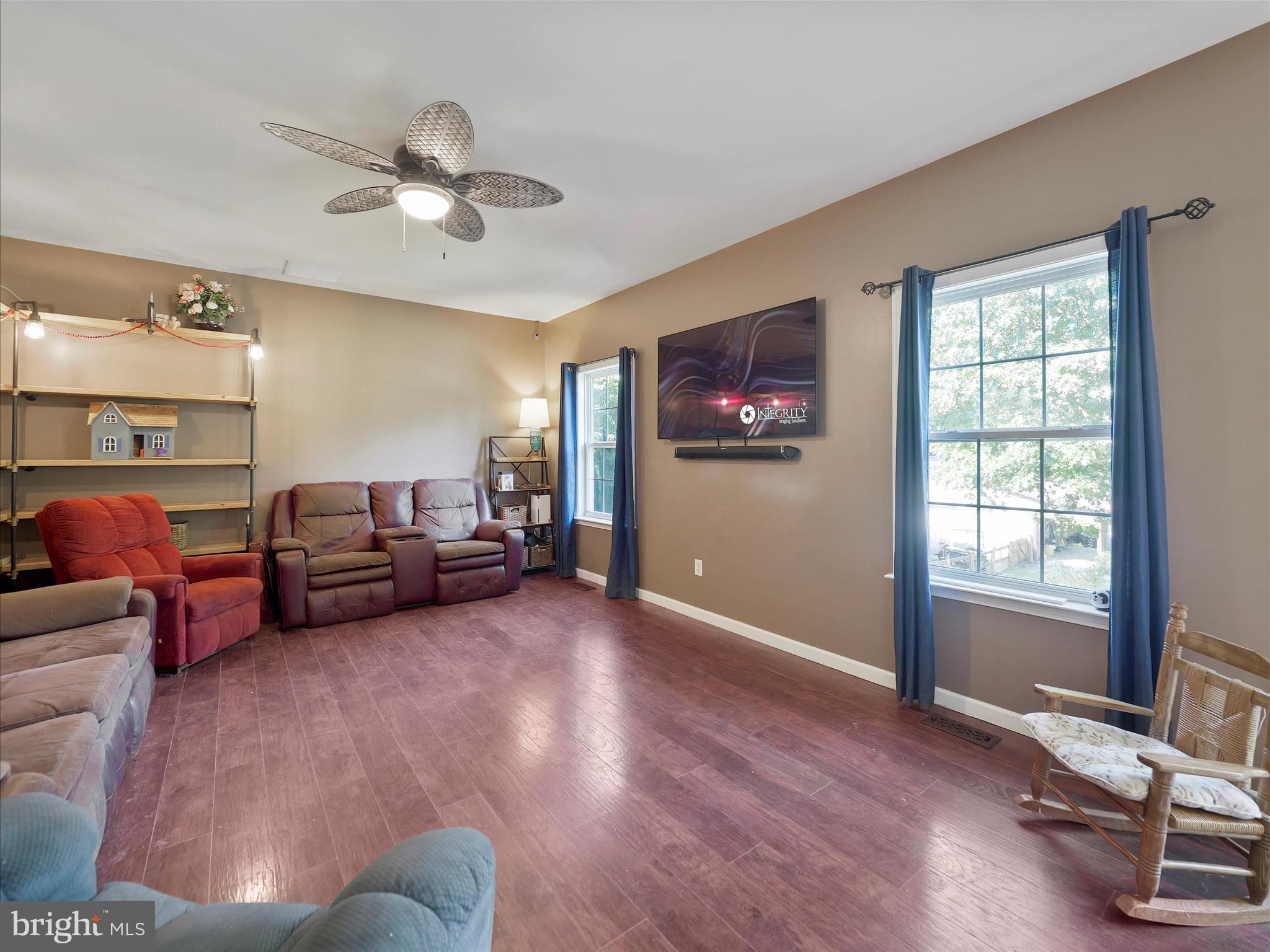 RIVER HILLS - Residential