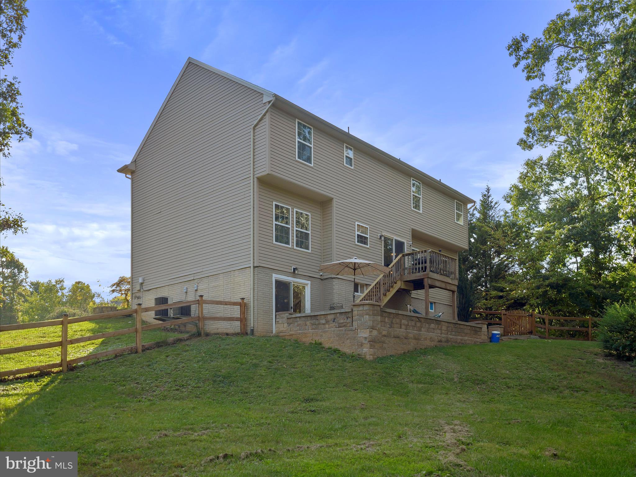 RIVER HILLS - Residential