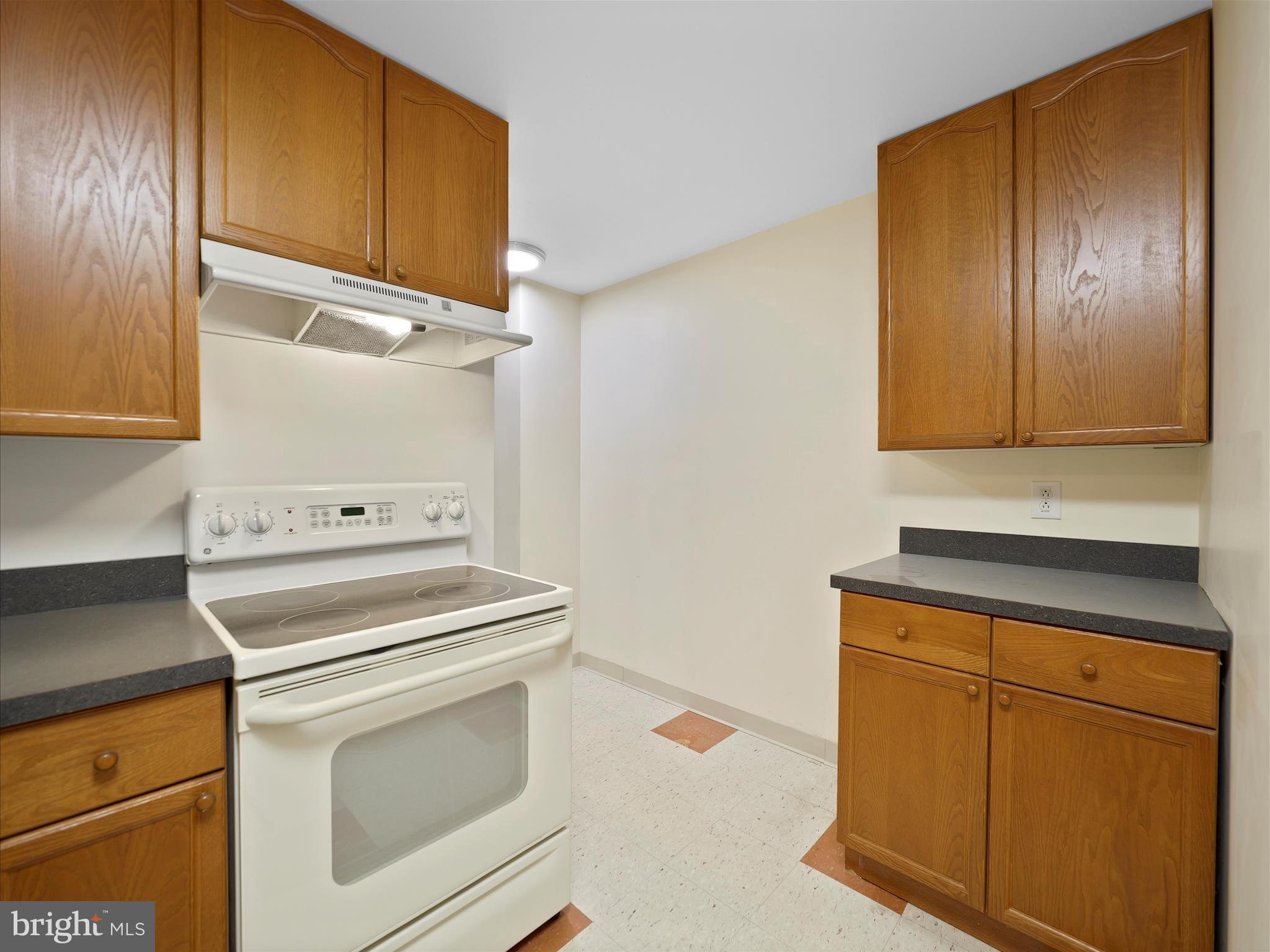 RIVER HILLS - Residential