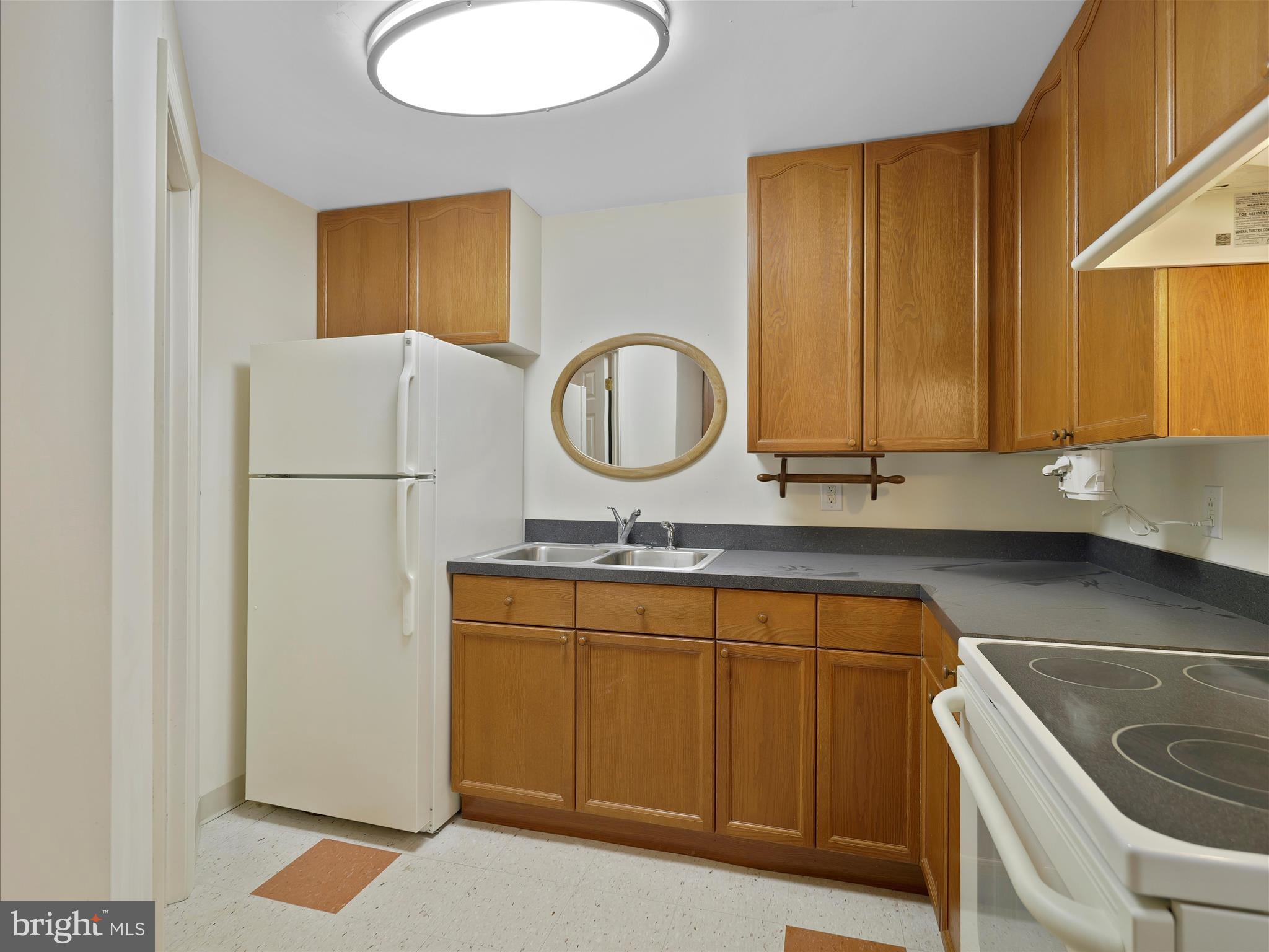 RIVER HILLS - Residential