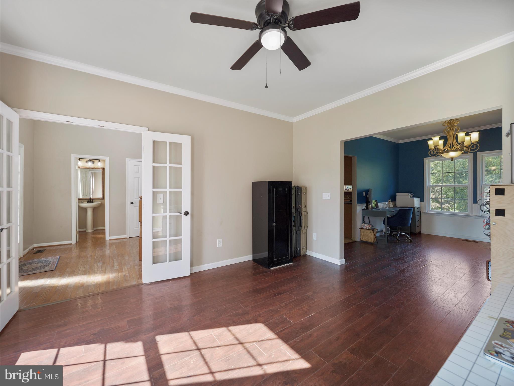 RIVER HILLS - Residential