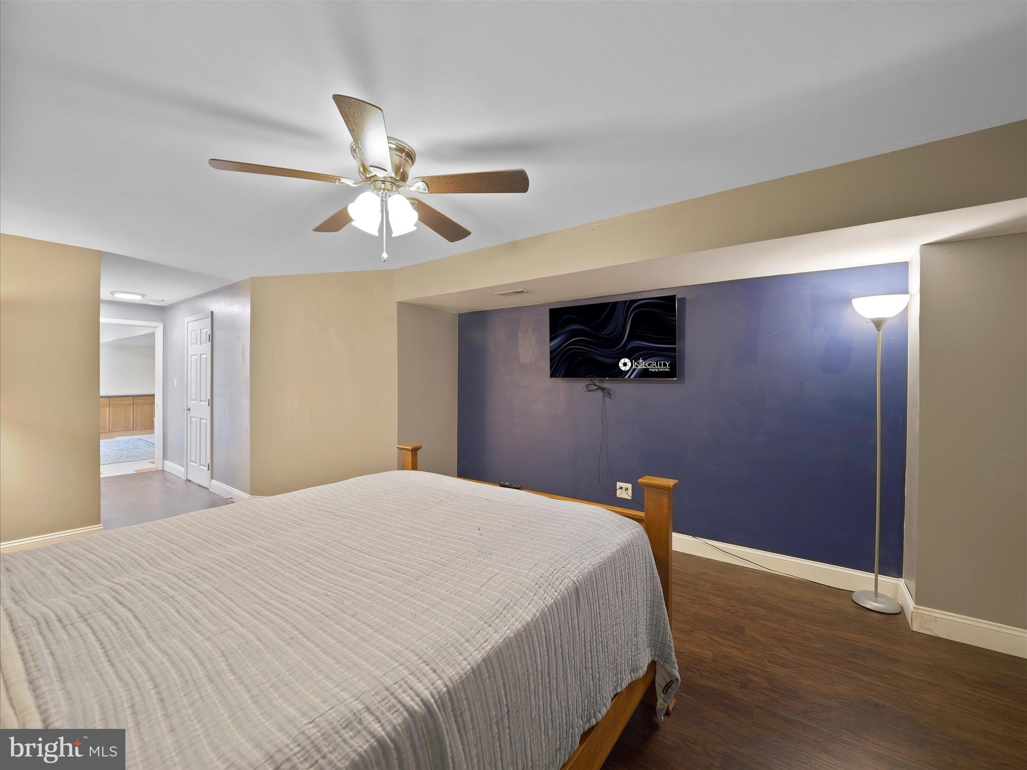 RIVER HILLS - Residential