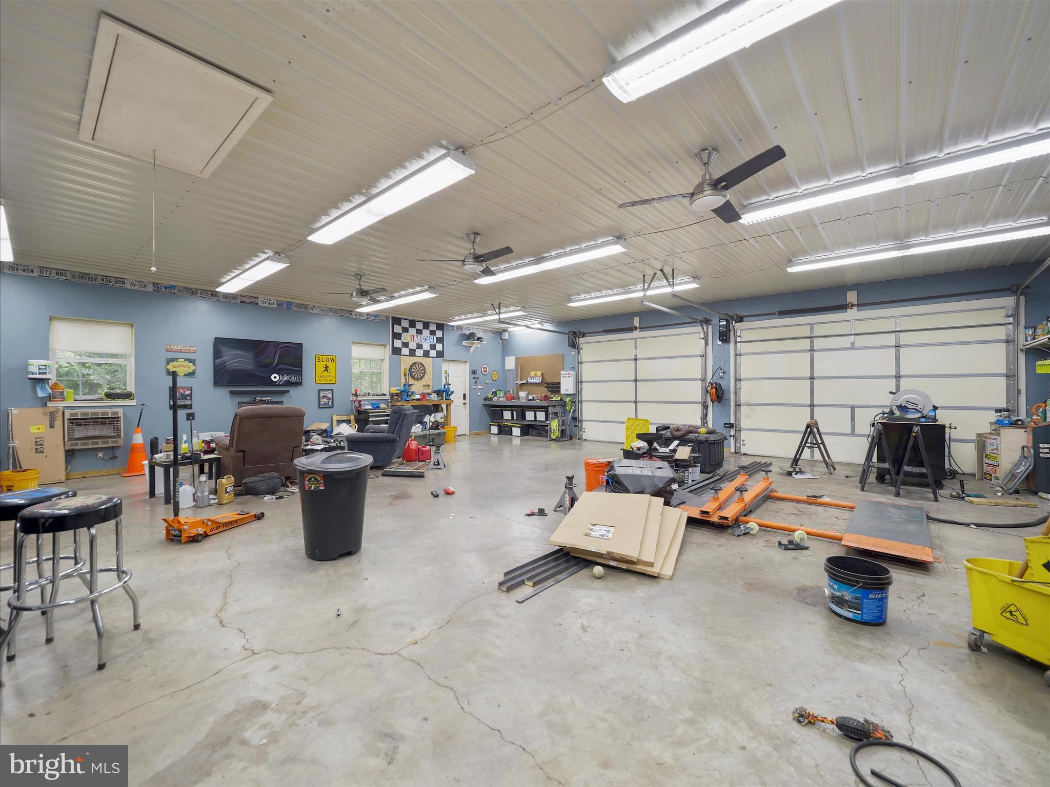 RIVER HILLS - Residential