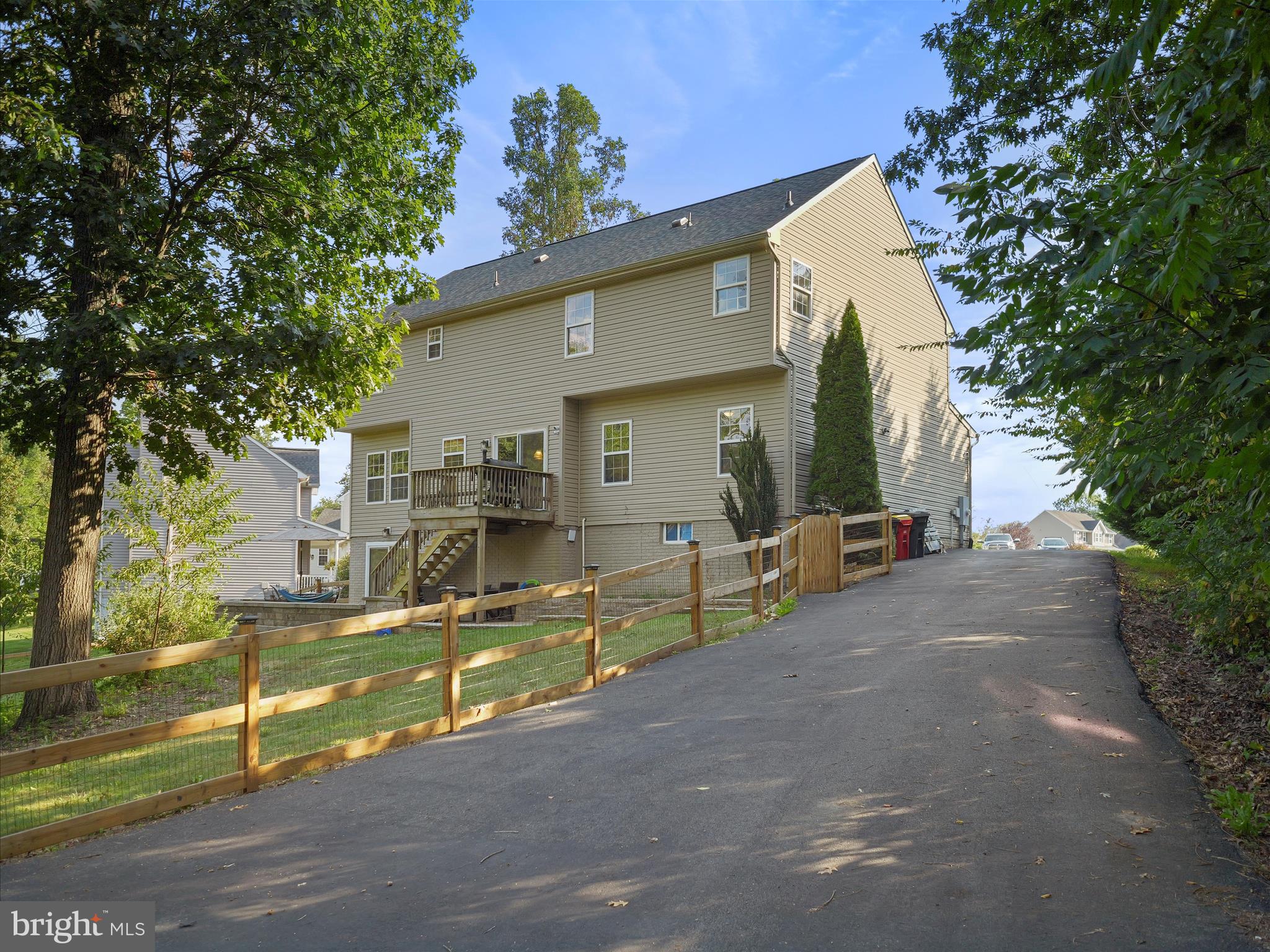 RIVER HILLS - Residential