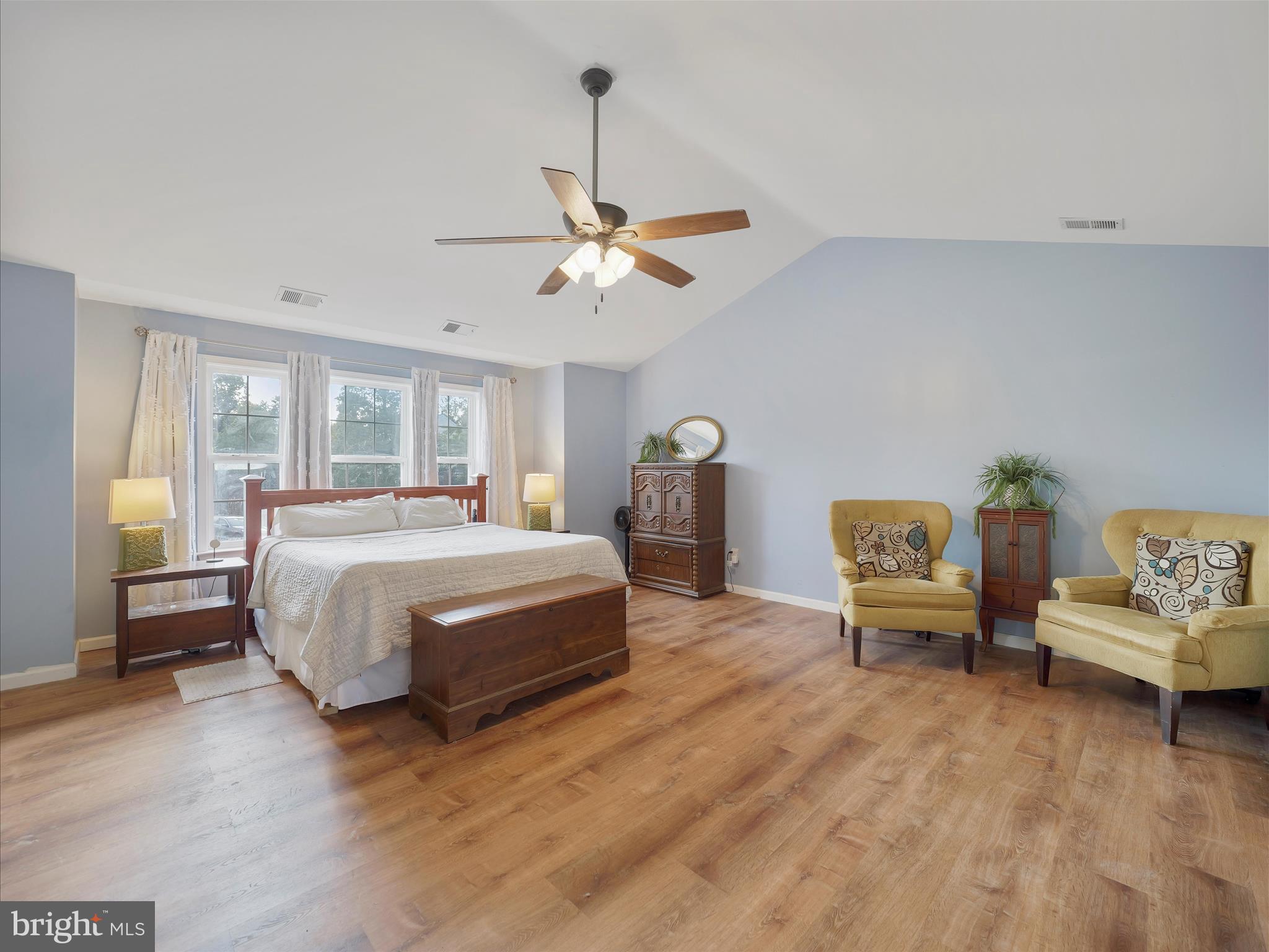 RIVER HILLS - Residential