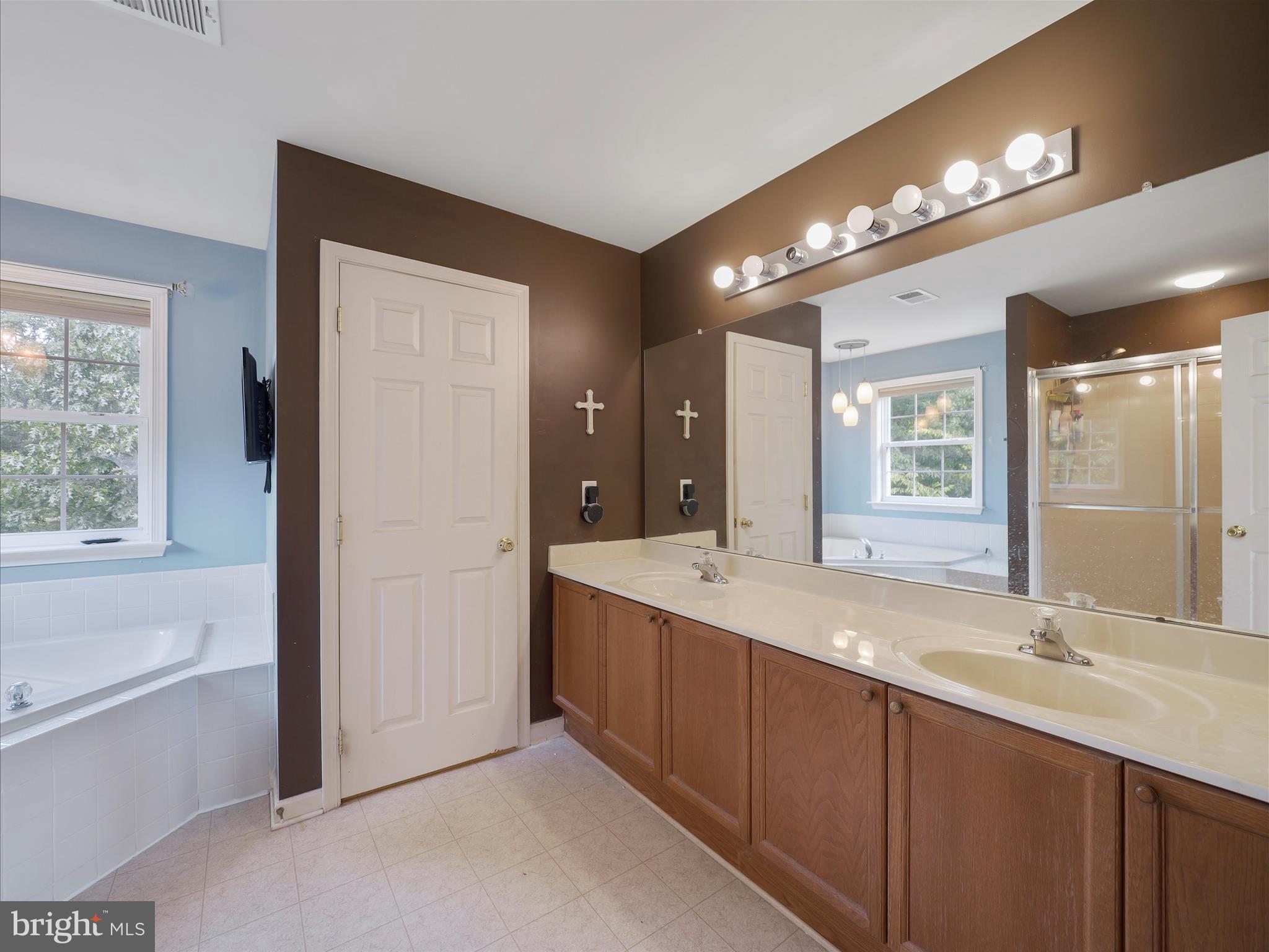 RIVER HILLS - Residential