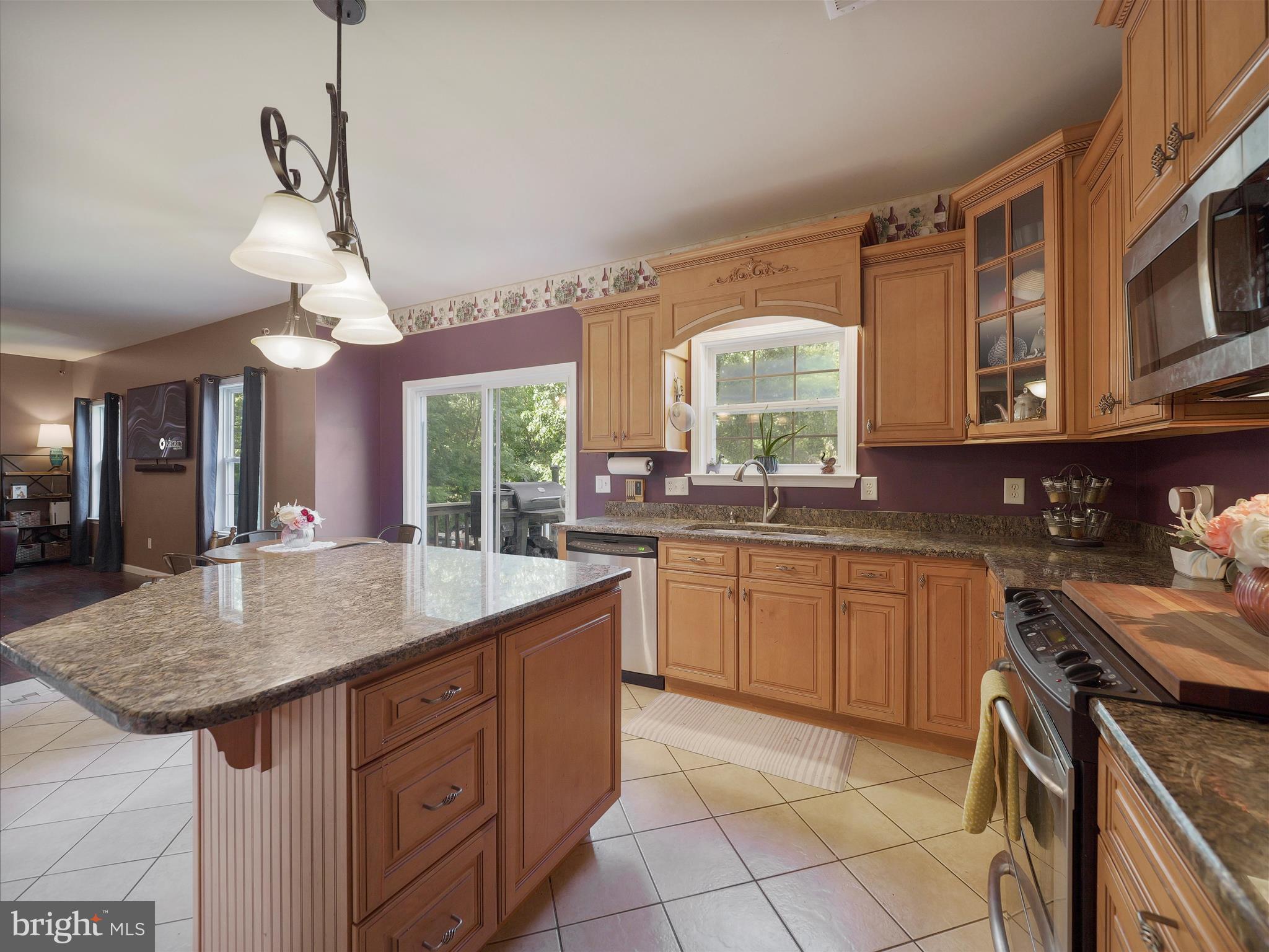 RIVER HILLS - Residential