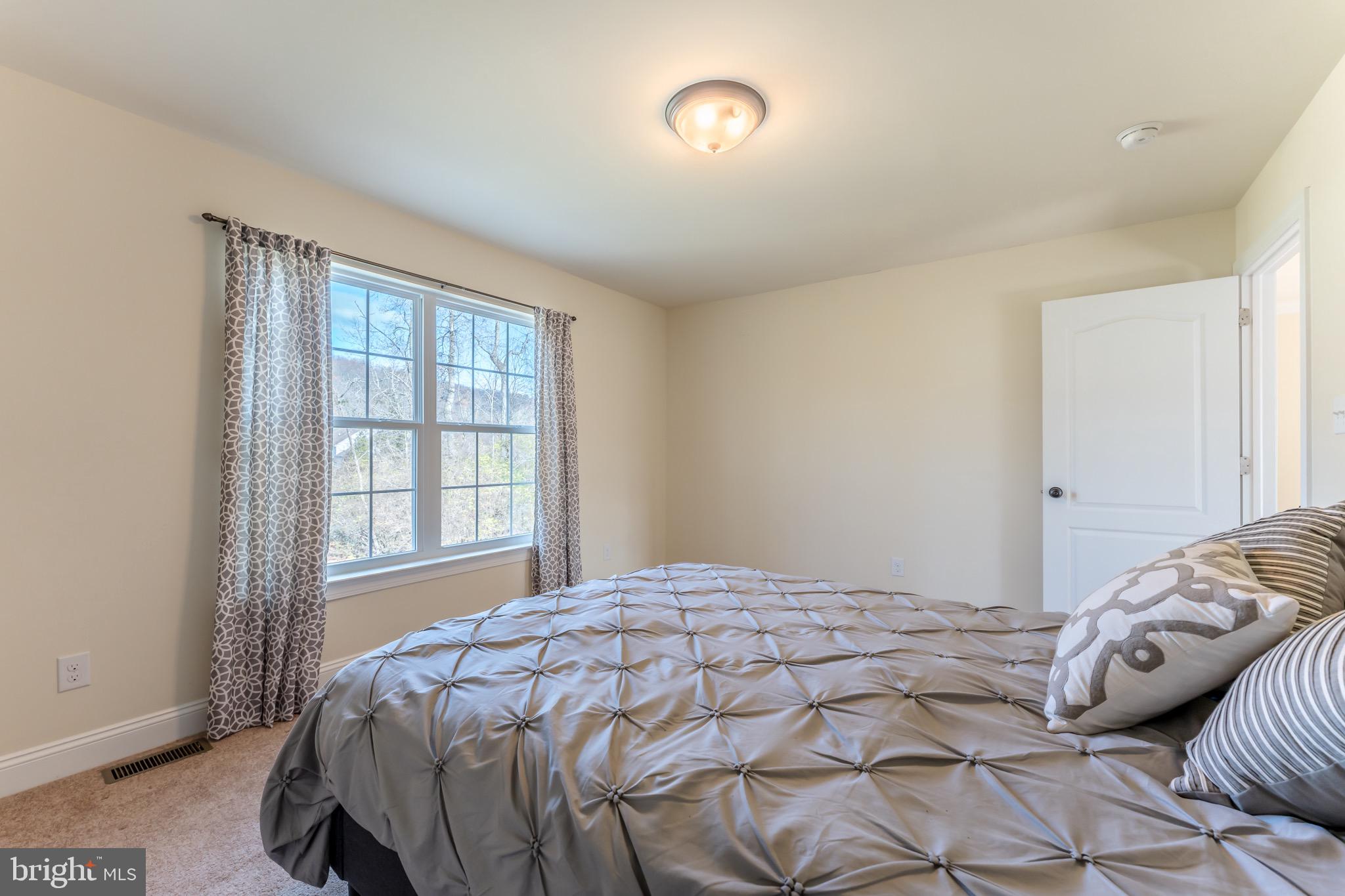 SPRINGTOWN KNOLL - Residential