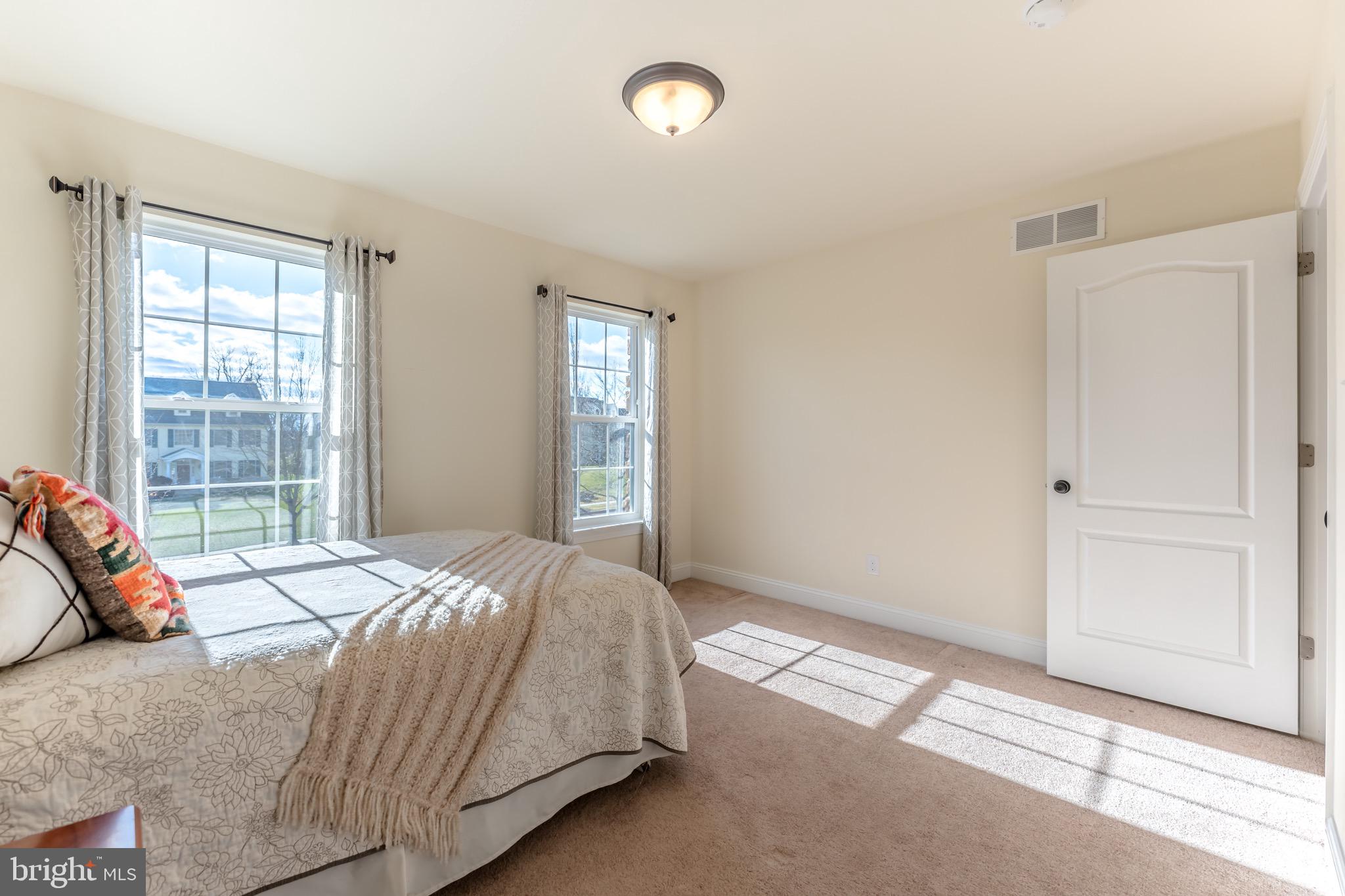 SPRINGTOWN KNOLL - Residential