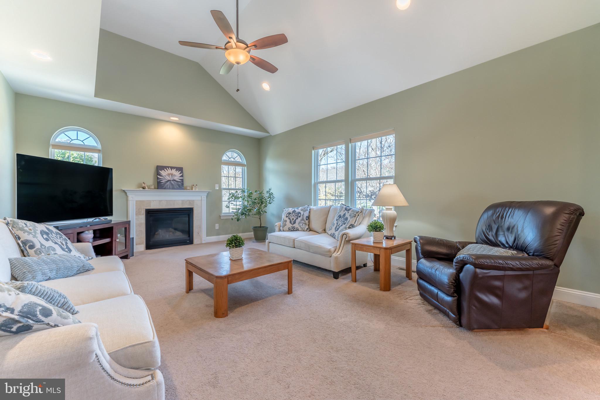 SPRINGTOWN KNOLL - Residential