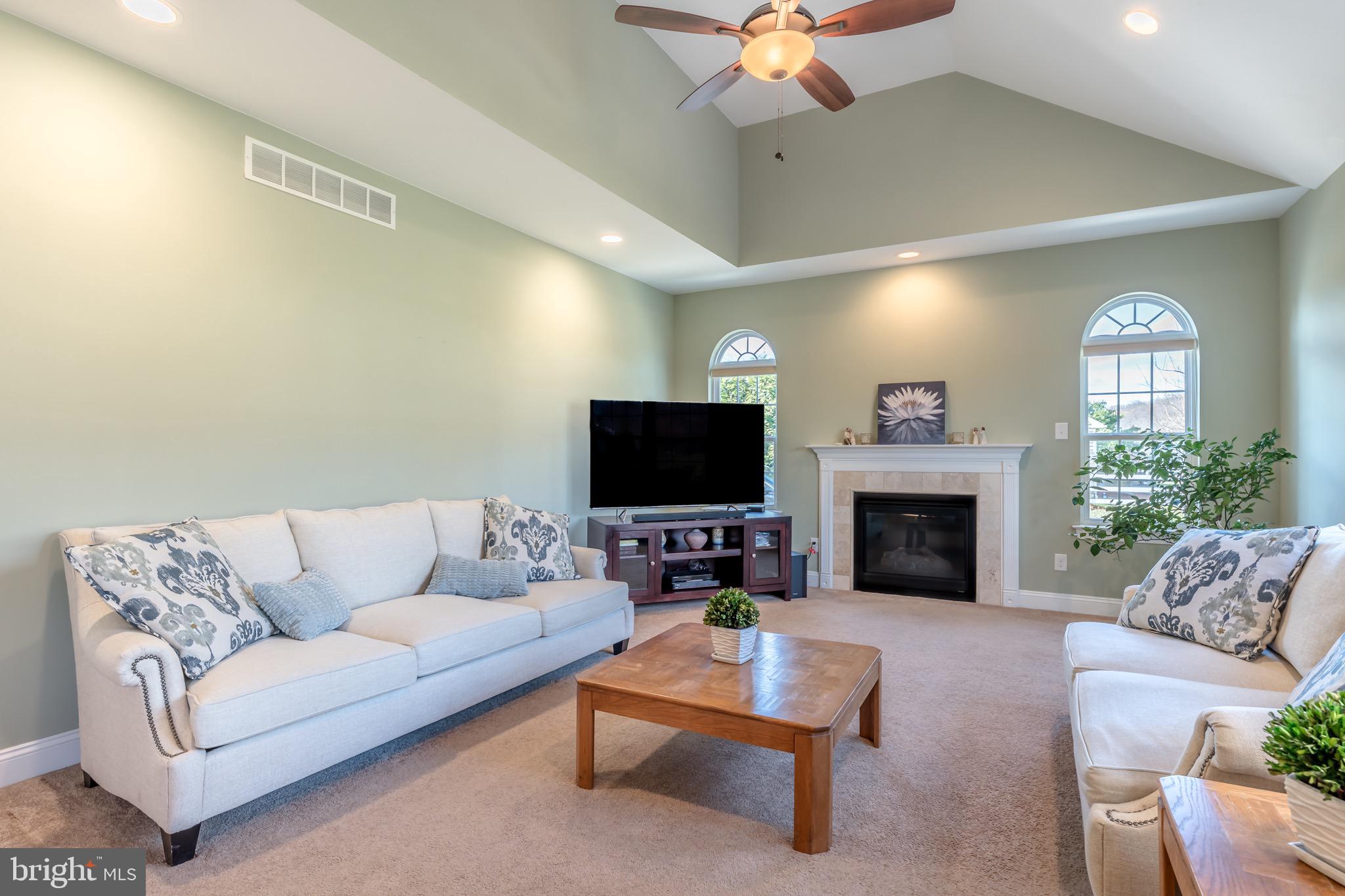 SPRINGTOWN KNOLL - Residential