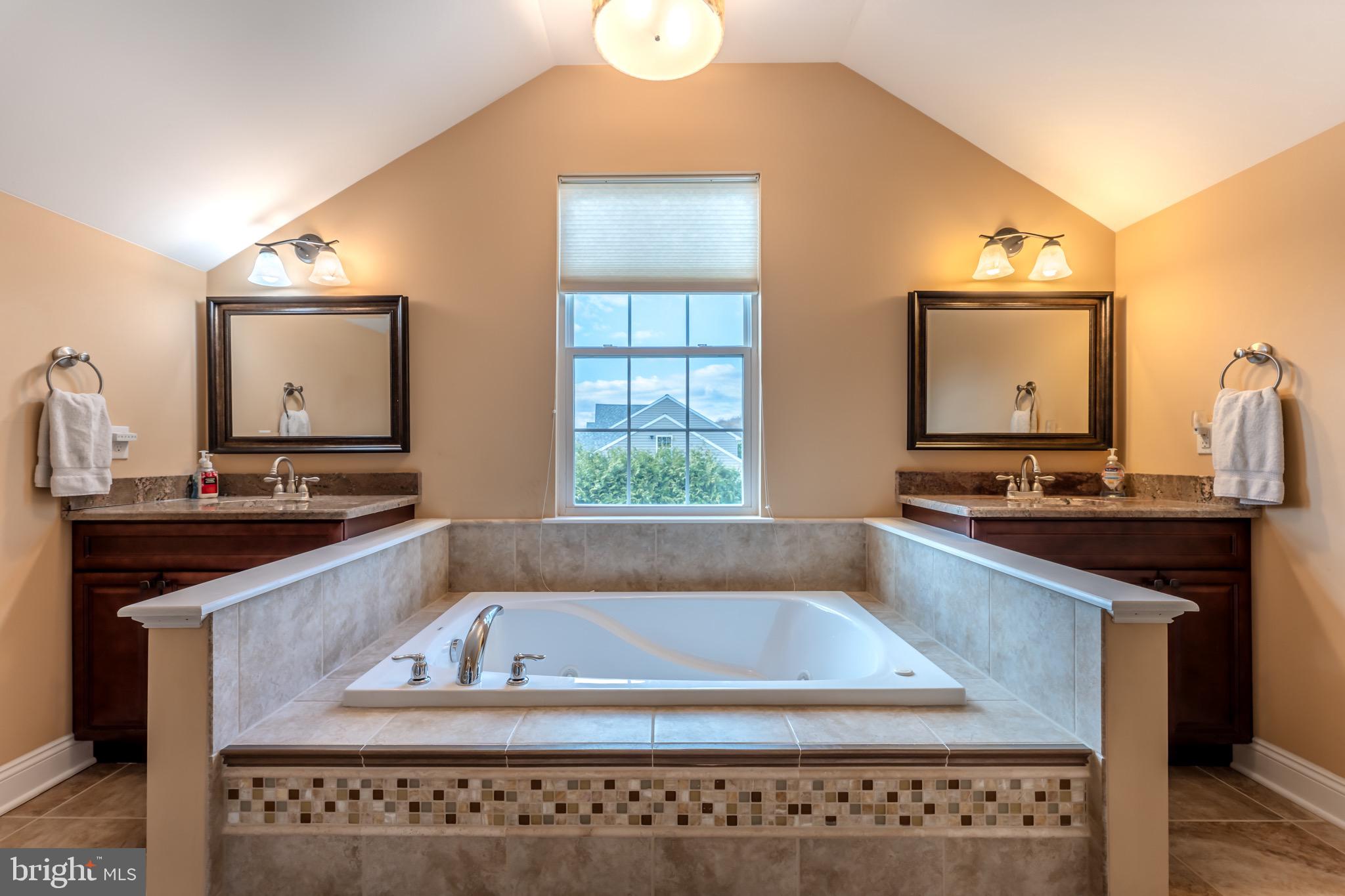 SPRINGTOWN KNOLL - Residential