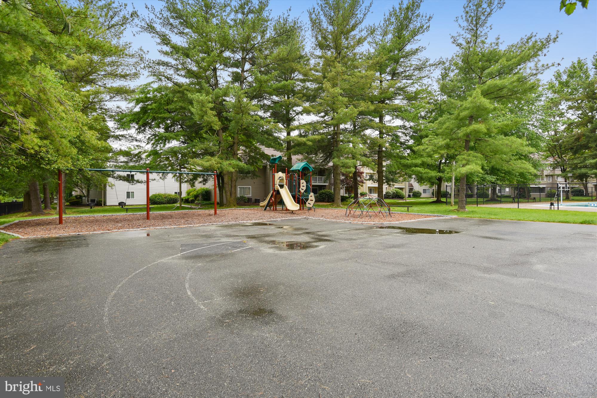 FARMINGDALE - Residential
