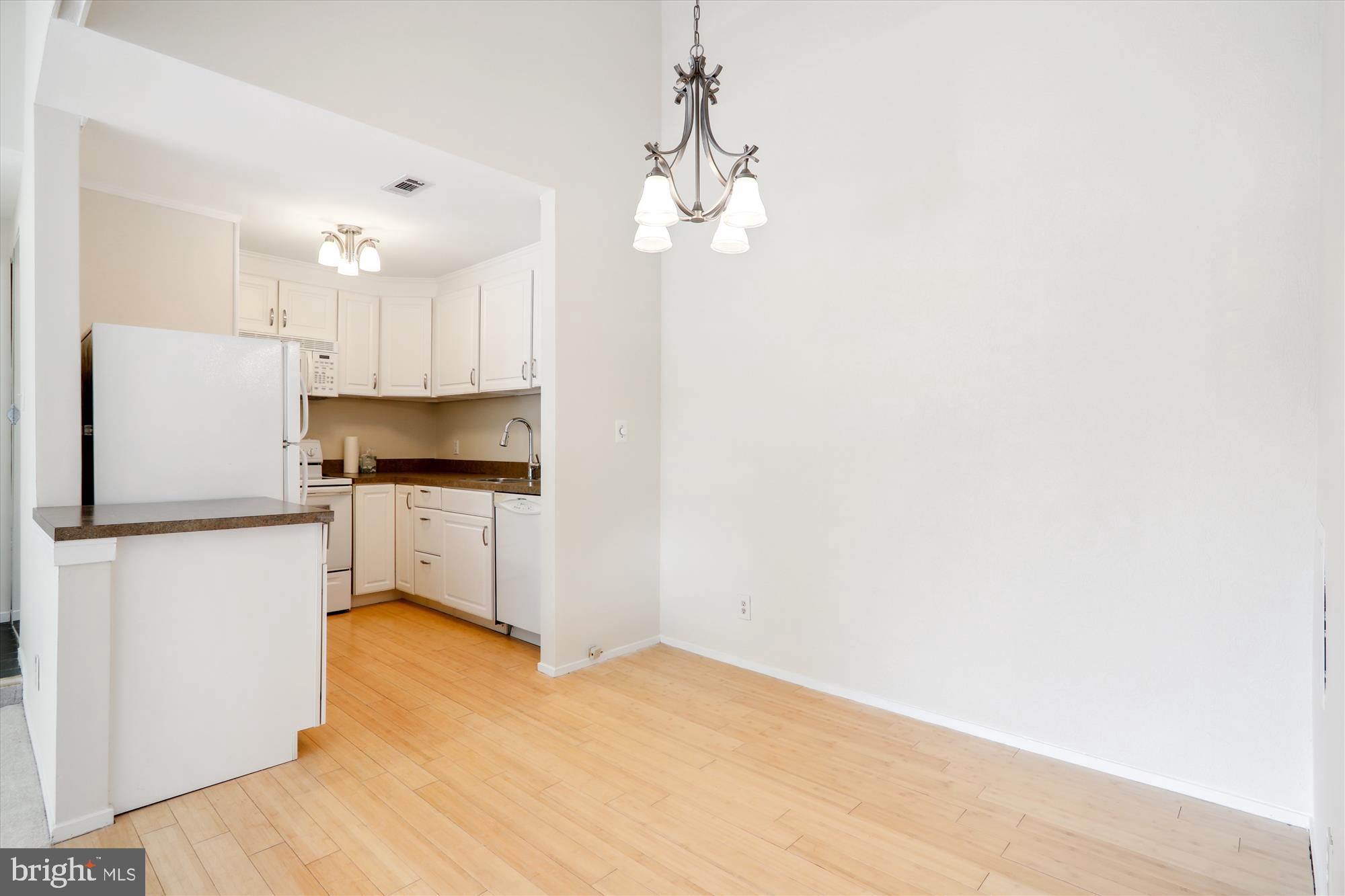 FARMINGDALE - Residential