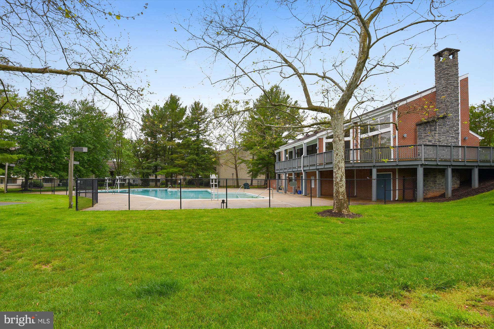 FARMINGDALE - Residential