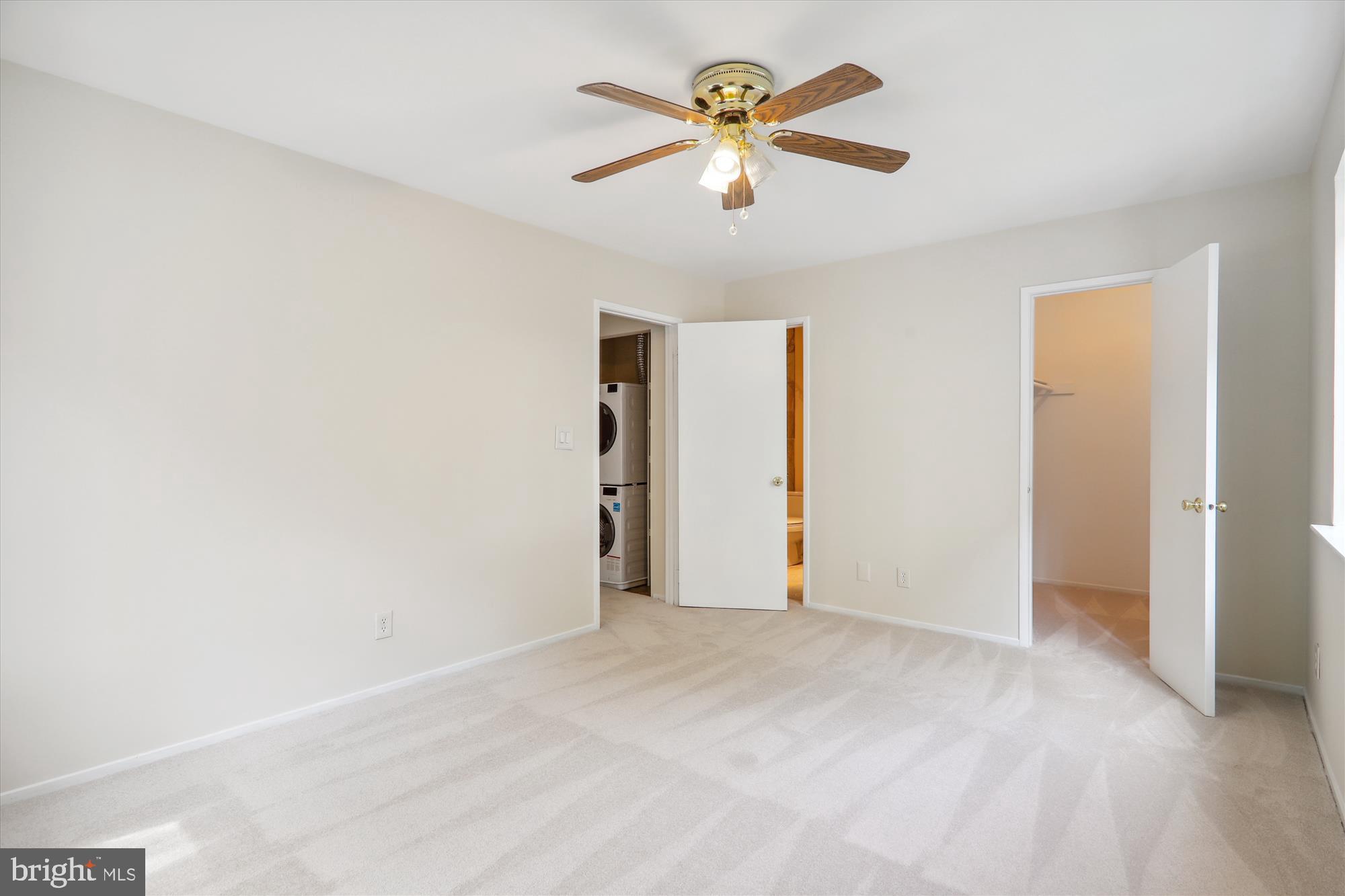 FARMINGDALE - Residential