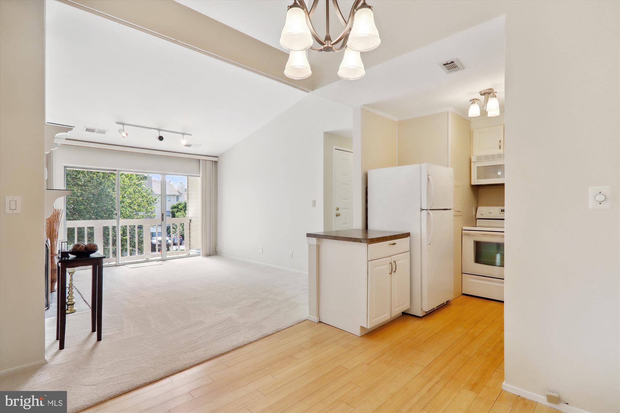 FARMINGDALE - Residential