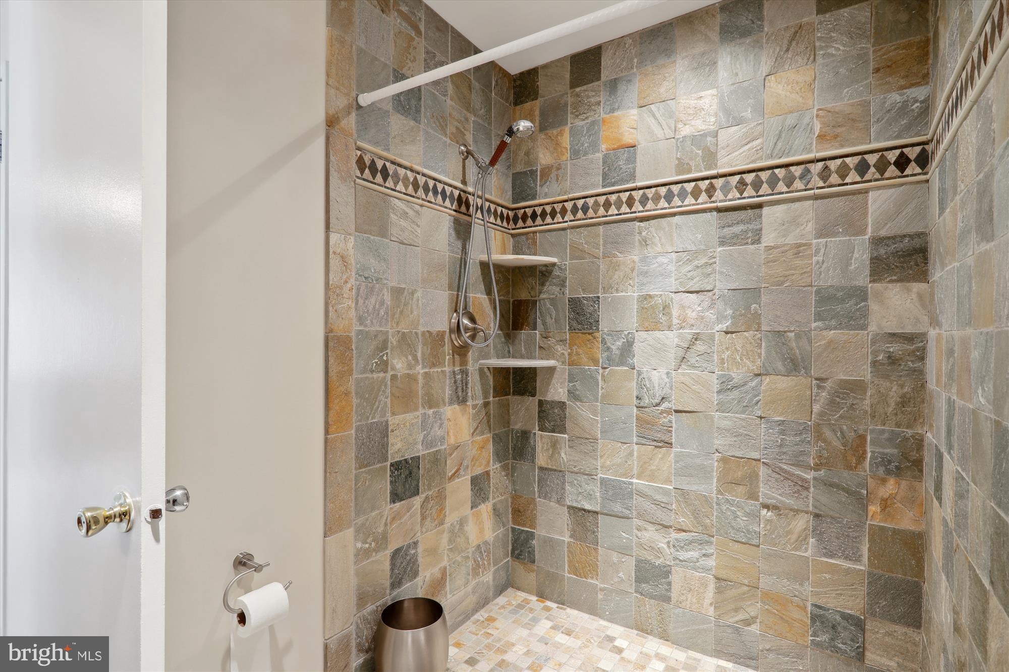 FARMINGDALE - Residential