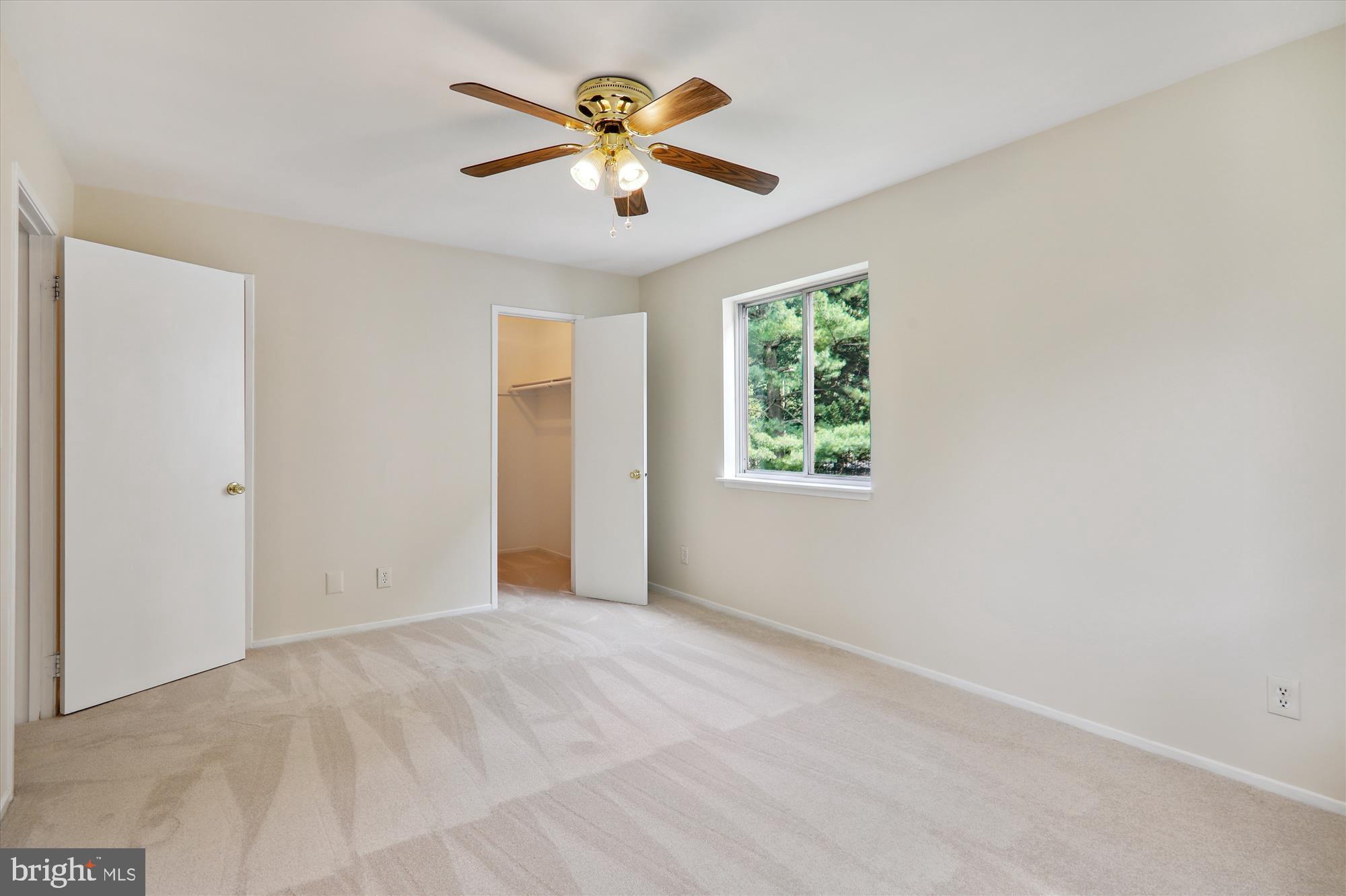 FARMINGDALE - Residential