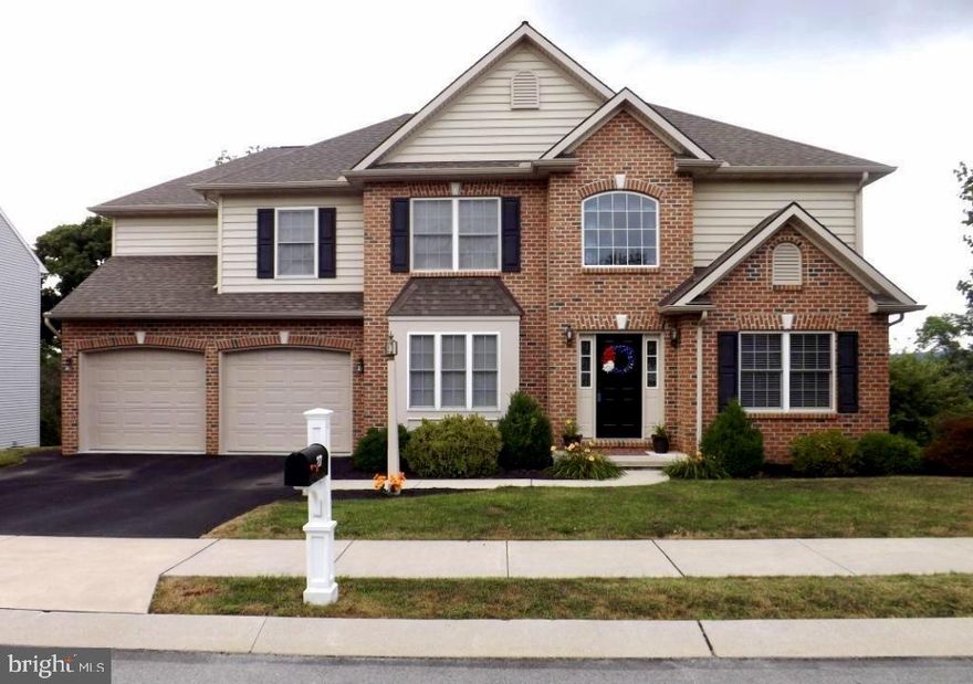 Great Location! This home has 4bedrooms, 2.5 baths in  Hempfield School District. This property's features include tray ceilings, an open floor plan, spacious bedrooms, 2 story ceilings in foyer/family room w/balcony looking over. Kitchen w/ bfast bar, Primary Suite has walk-in closet & sitting area; Bath w/soaking tub, separate shower & his & her sinks. Property needs new flooring and TLC throughout. Motivated Sellers. Great opportunity for some sweat equity.