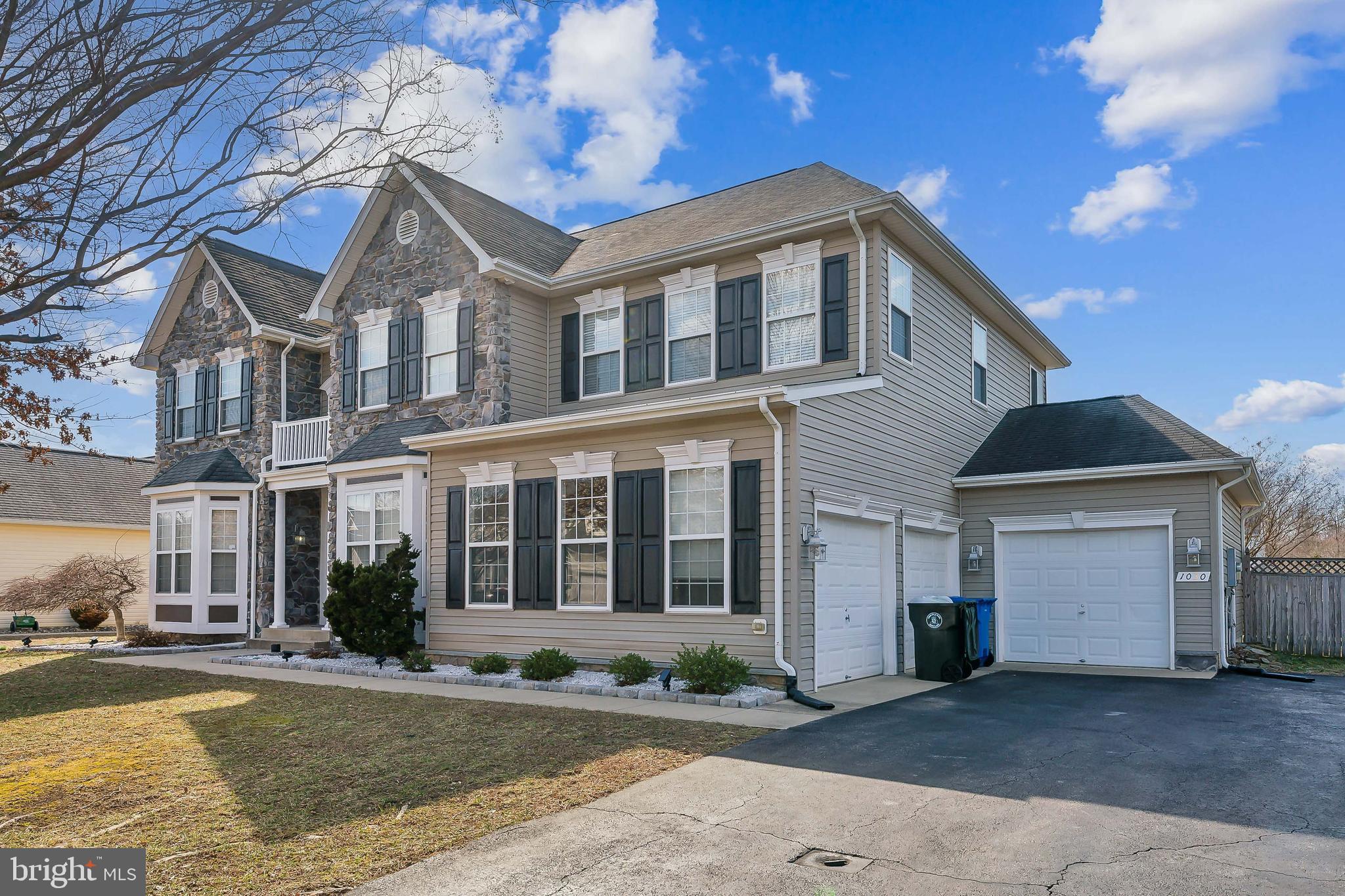 1030 CANTERBURY LANE