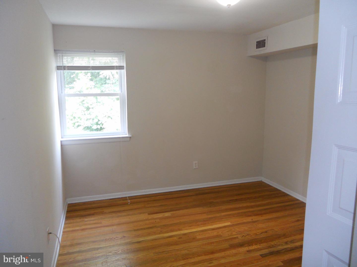 EAST FALLS - Residential Lease