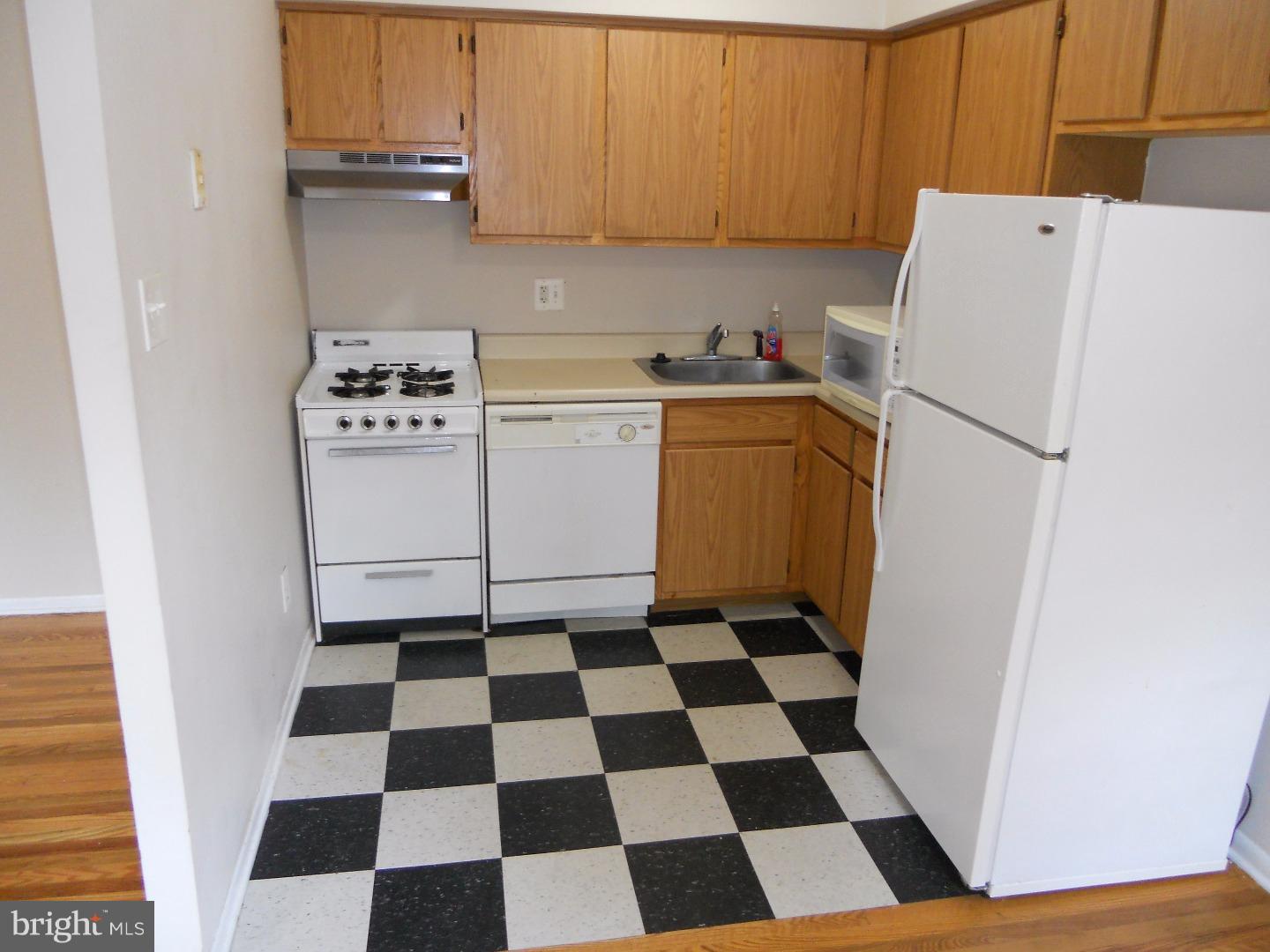EAST FALLS - Residential Lease