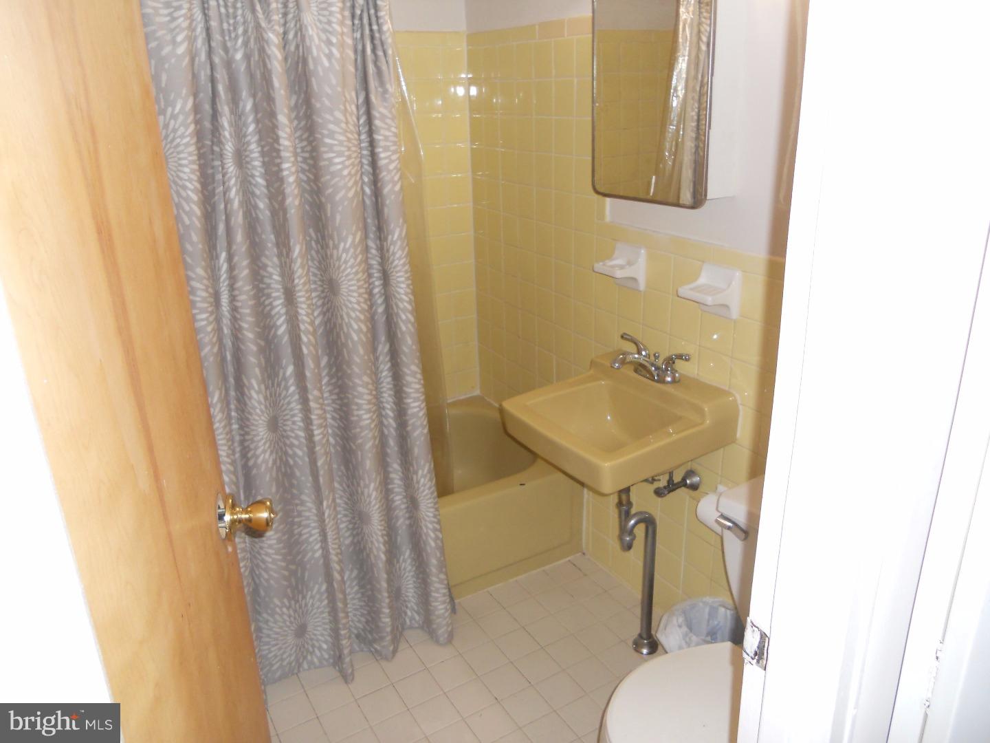 EAST FALLS - Residential Lease