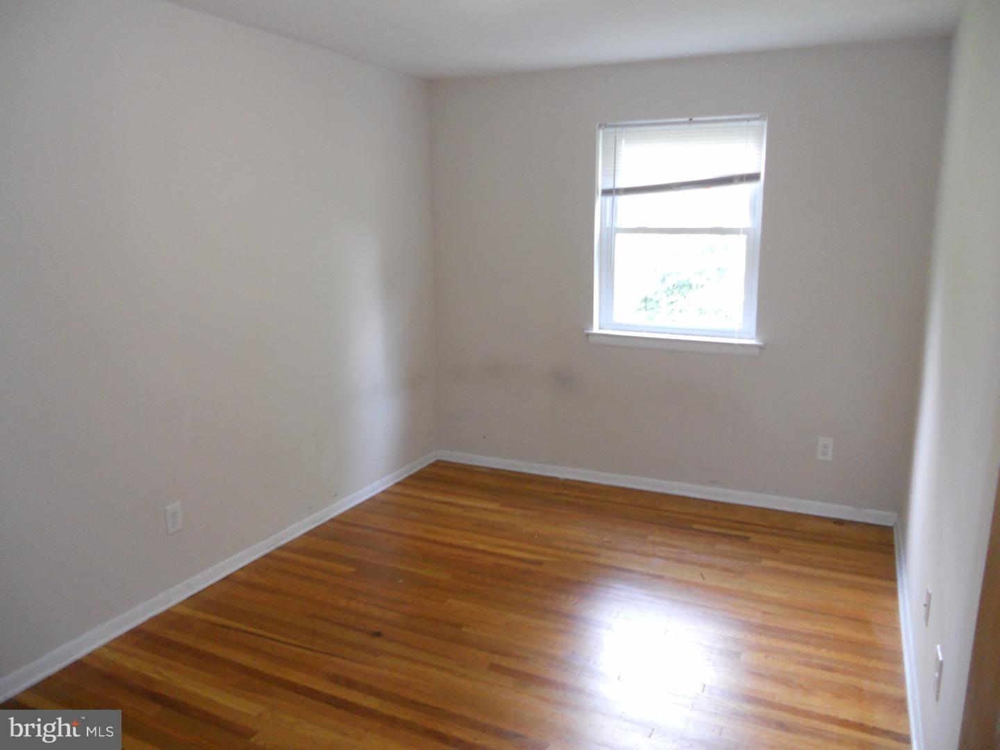 EAST FALLS - Residential Lease